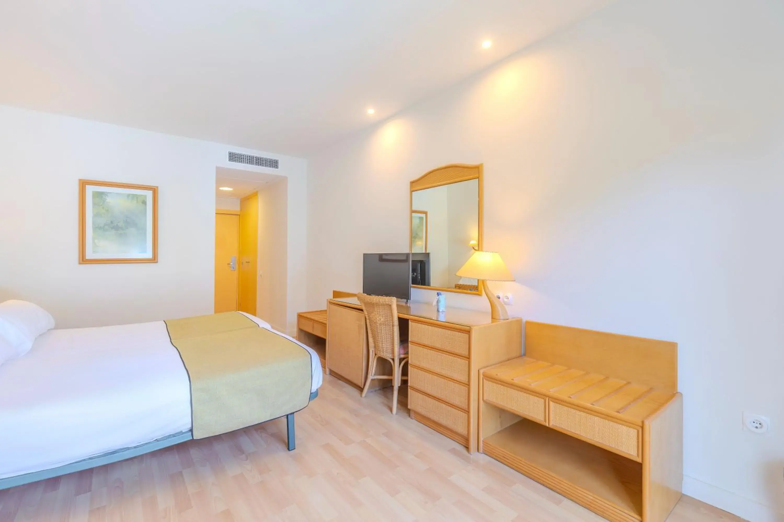 Triple Room in Moon Dreams Roquetas Triple Room in Moon Dreams Roquetas