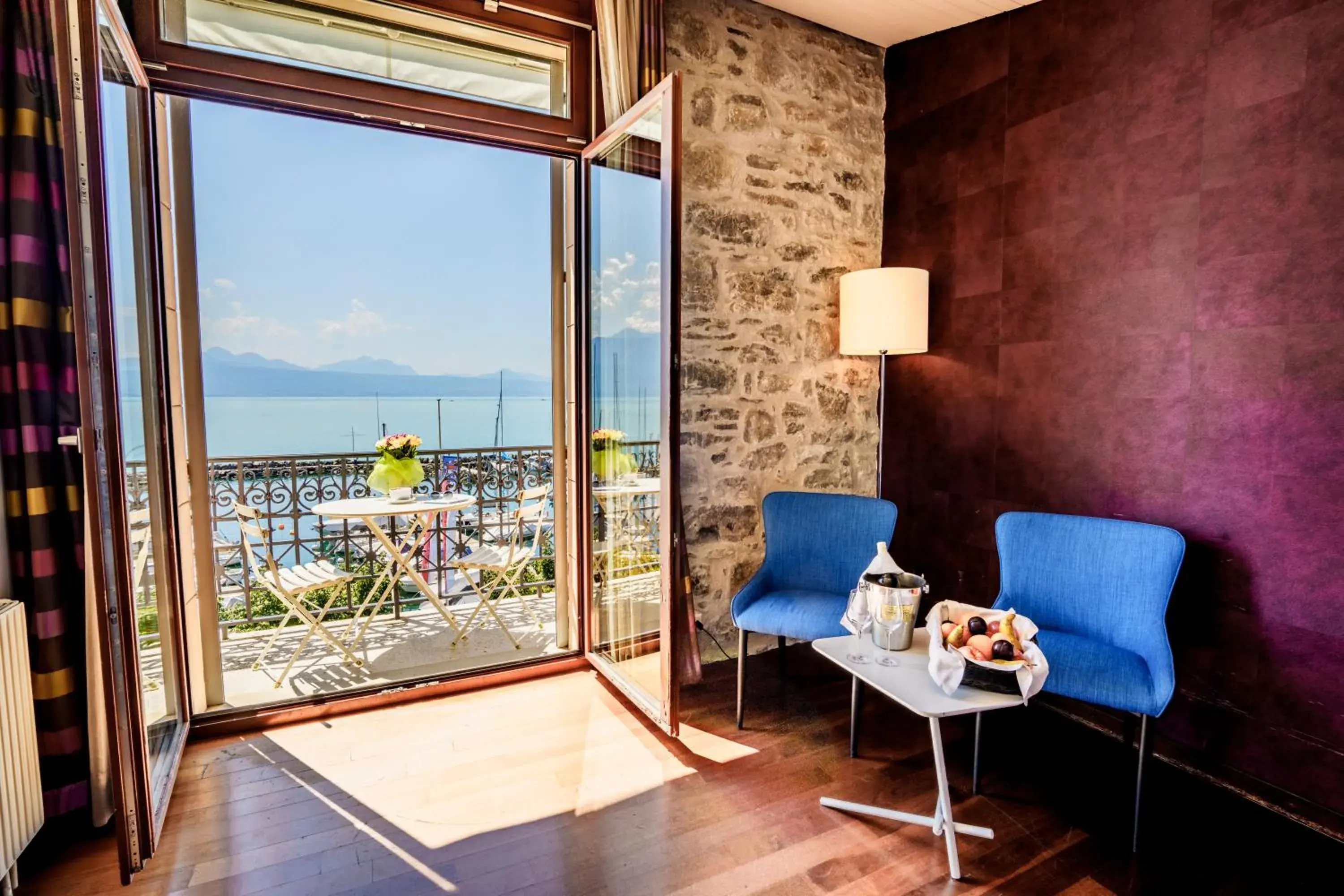 Deluxe Double Room with Balcony and Lake View in Rivage Hotel Restaurant Lutry Deluxe Double Room with Balcony and Lake View in Rivage Hotel Restaurant Lutry