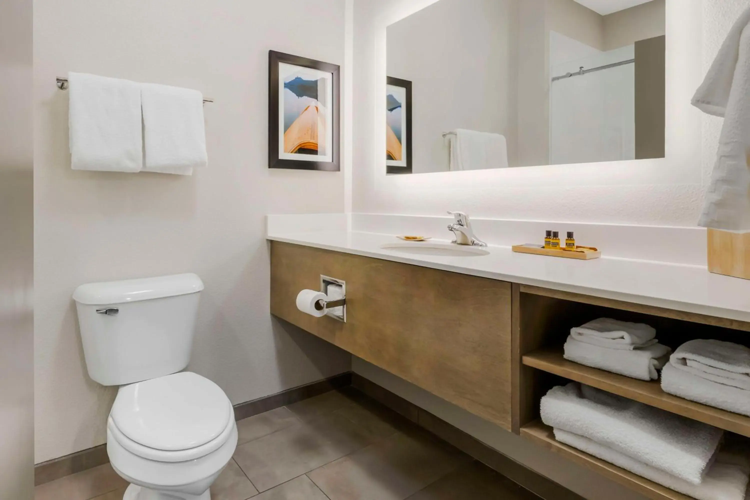 King Suite with Country View in Best Western Plus LaCrescent - LaCrosse King Suite with Country View in Best Western Plus LaCrescent - LaCrosse