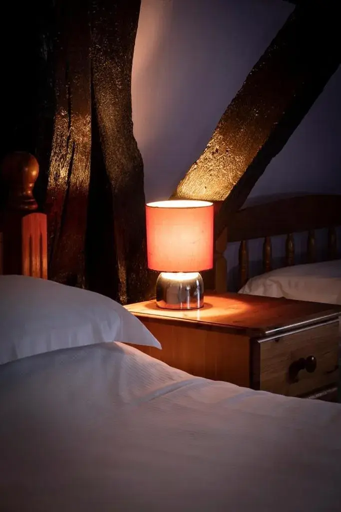 Triple Room with Bathroom in The Crown Hotel Triple Room with Bathroom in The Crown Hotel