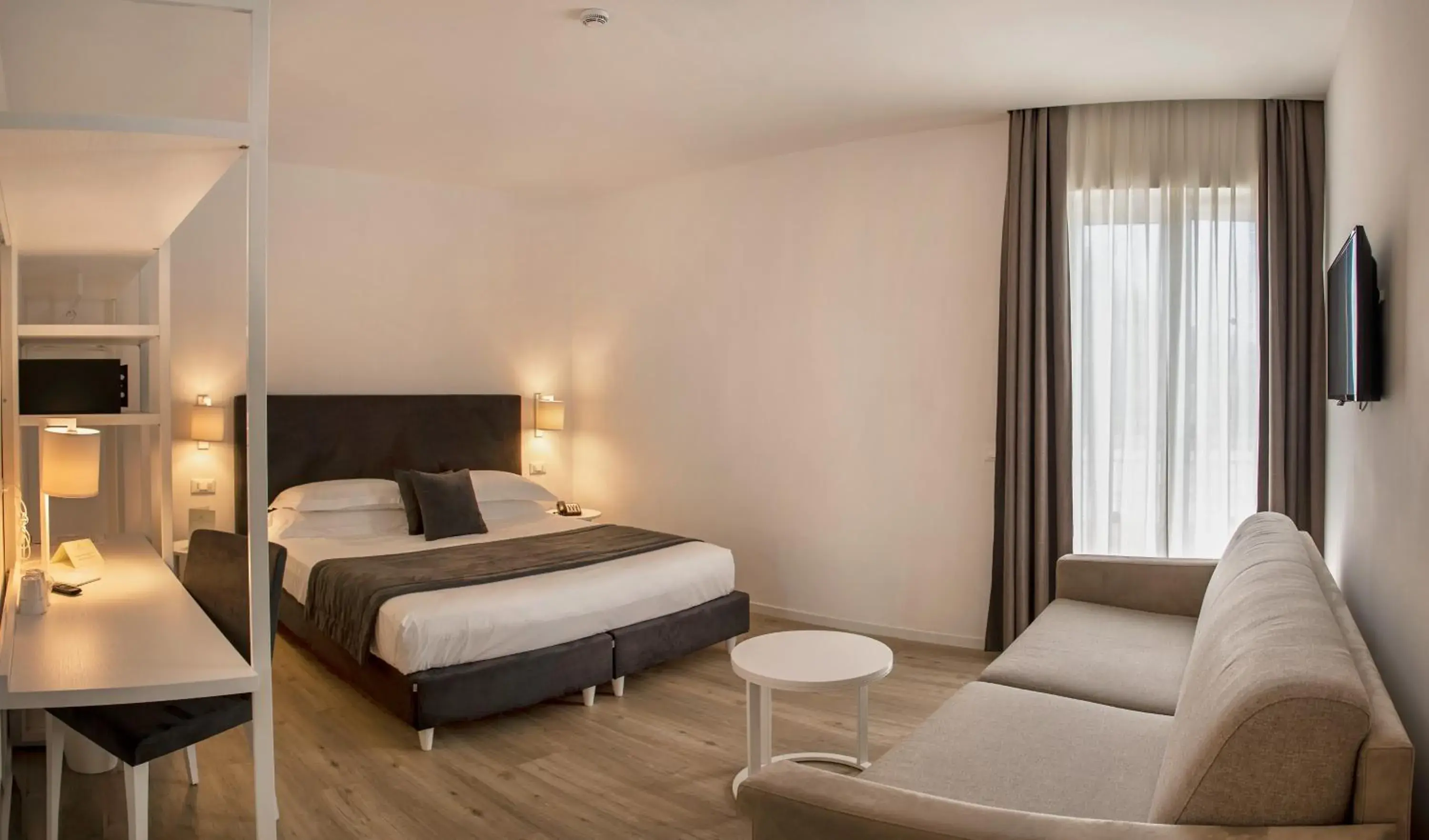 Comfort Double or Twin Room with Sofa in Hotel Isabella Sorrento Comfort Double or Twin Room with Sofa in Hotel Isabella Sorrento