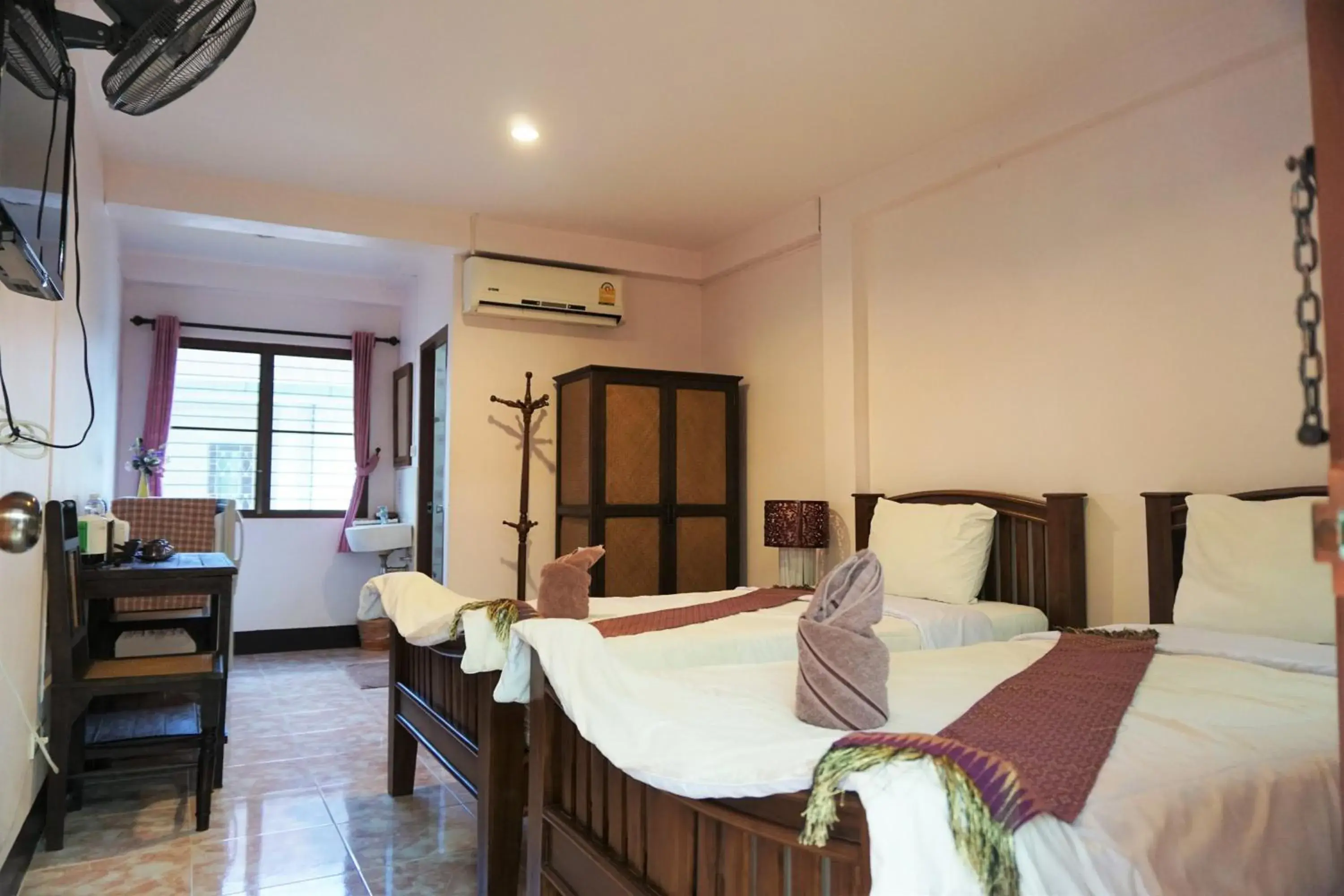 Standard Twin Room with Air-Con in My Mum Home, SHA Plus Certified Standard Twin Room with Air-Con in My Mum Home, SHA Plus Certified