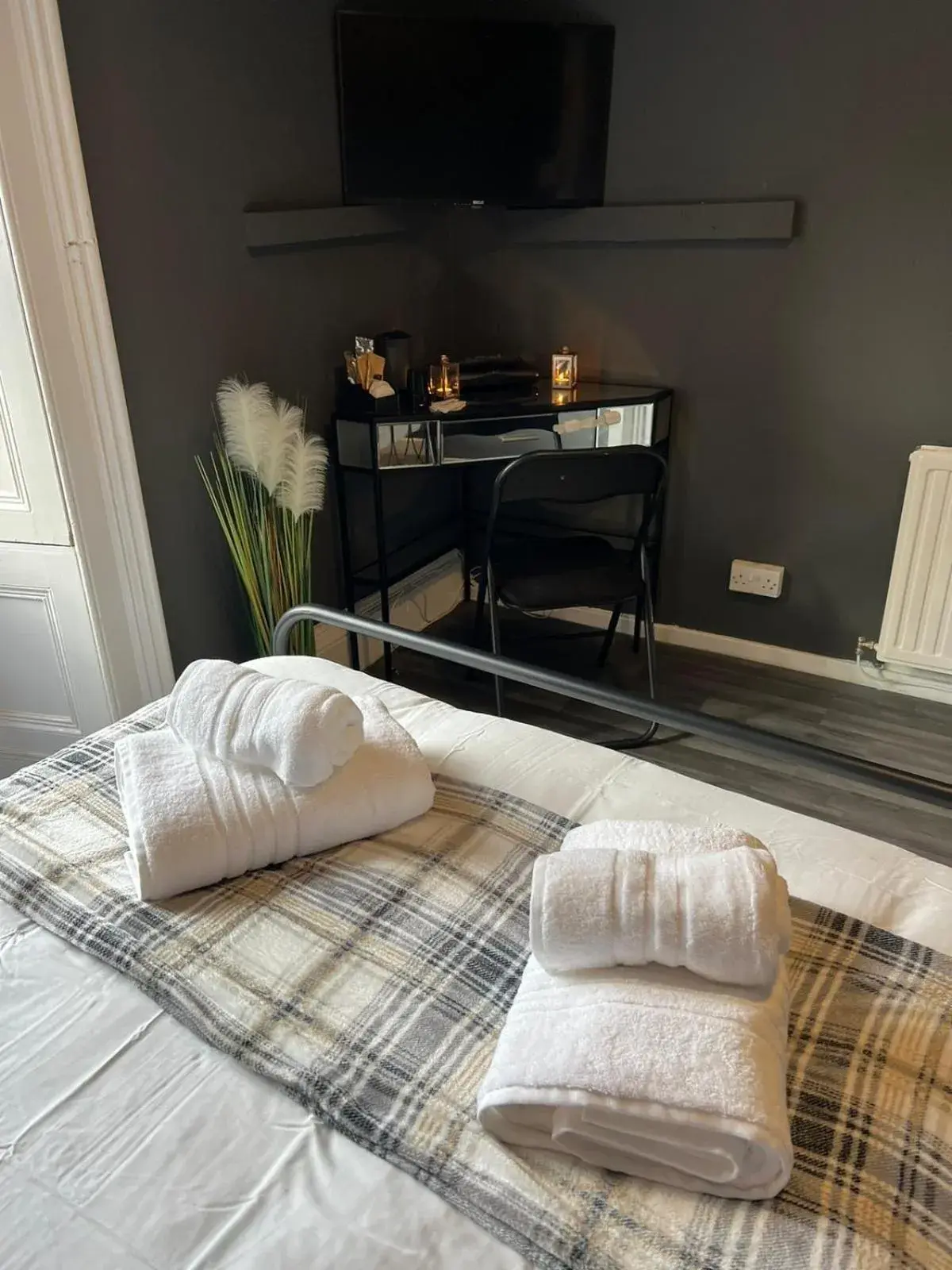 Single Room with Shared Bathroom in William Wallace Hotel Single Room with Shared Bathroom in William Wallace Hotel