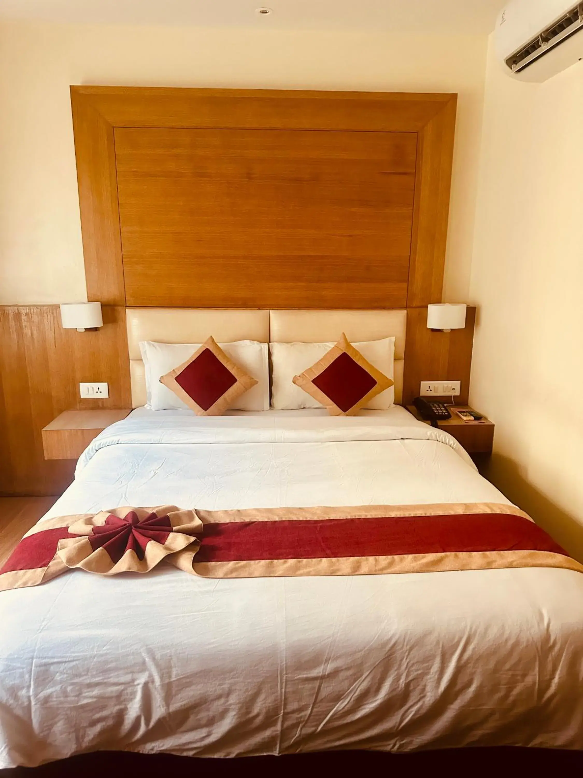 Economy Deluxe Double Room - 10% off on Spa in Hotel Middle Path & Spa Economy Deluxe Double Room - 10% off on Spa in Hotel Middle Path & Spa