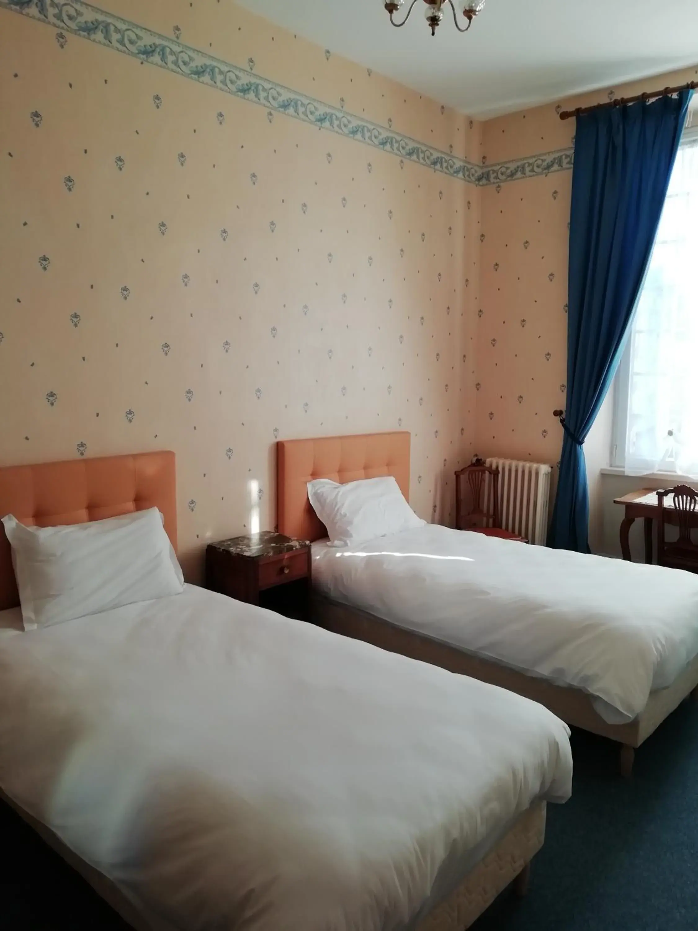 Interconnecting Rooms - single occupancy in Hôtel du Berry Interconnecting Rooms - single occupancy in Hôtel du Berry