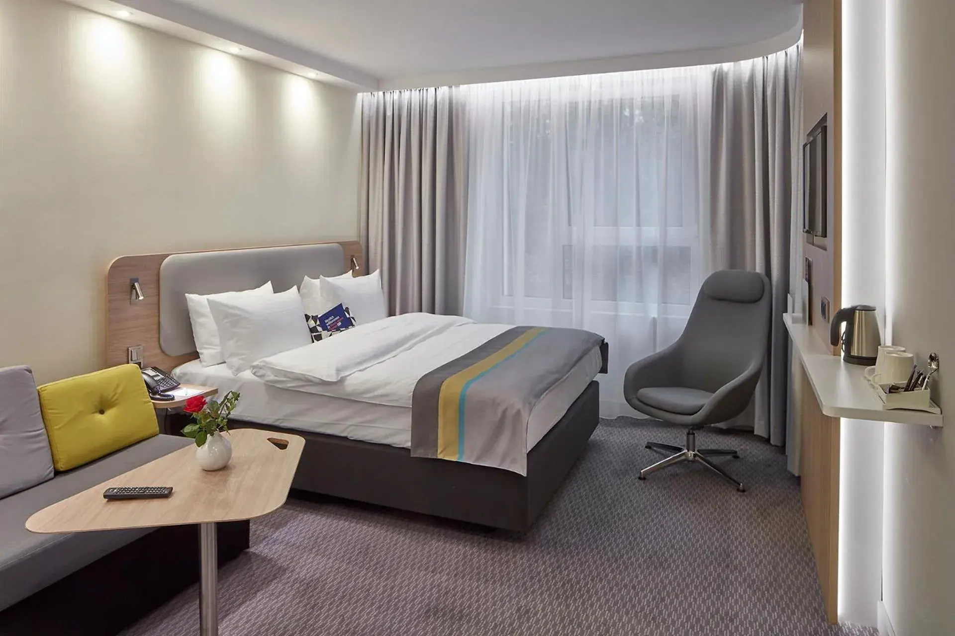 Standard Queen Room with Single Sofa Bed in Holiday Inn Express - Merzig by IHG Standard Queen Room with Single Sofa Bed in Holiday Inn Express - Merzig by IHG