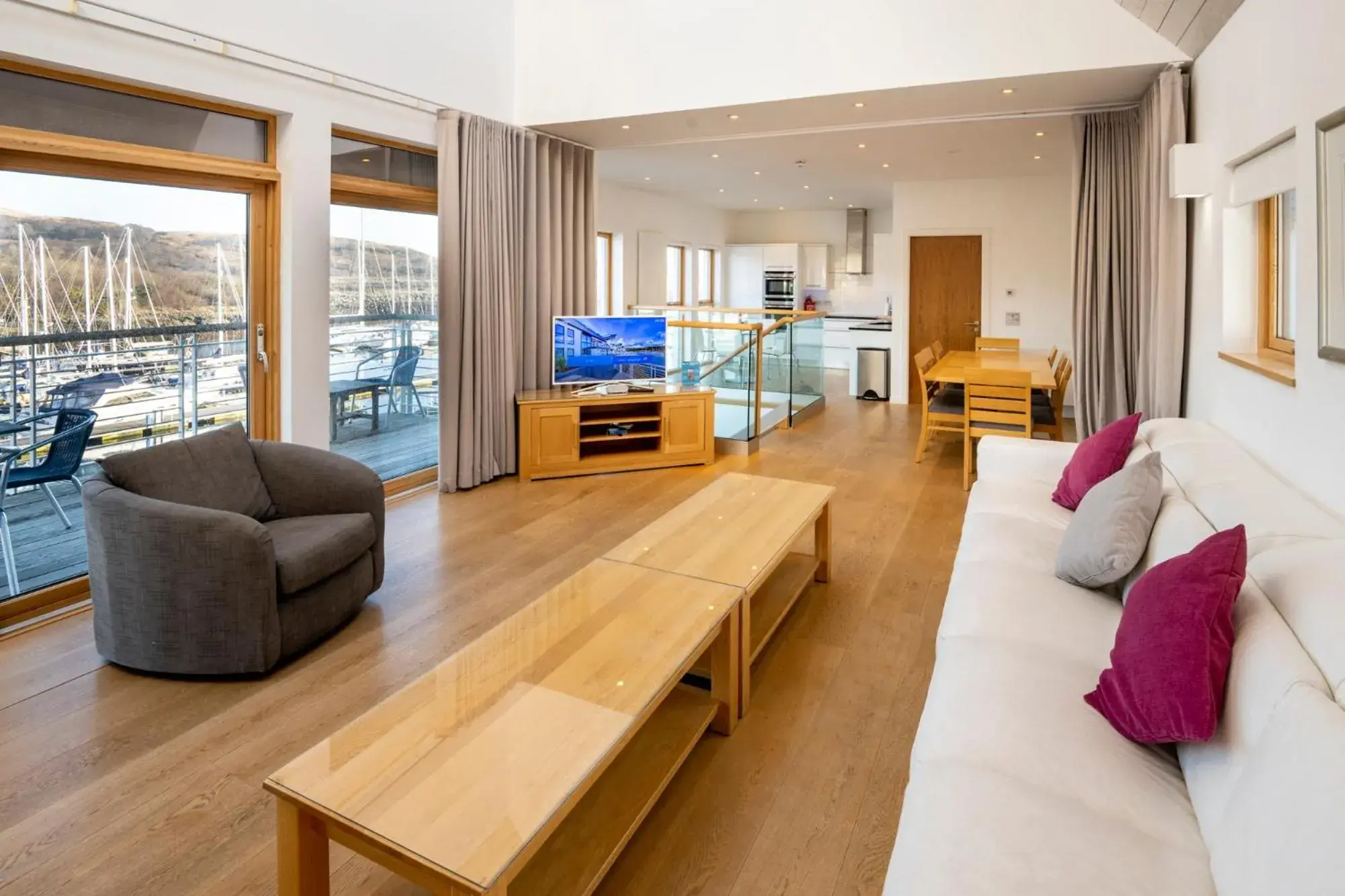 Two-Bedroom Apartment with Balcony in Portavadie Loch Fyne Scotland Two-Bedroom Apartment with Balcony in Portavadie Loch Fyne Scotland