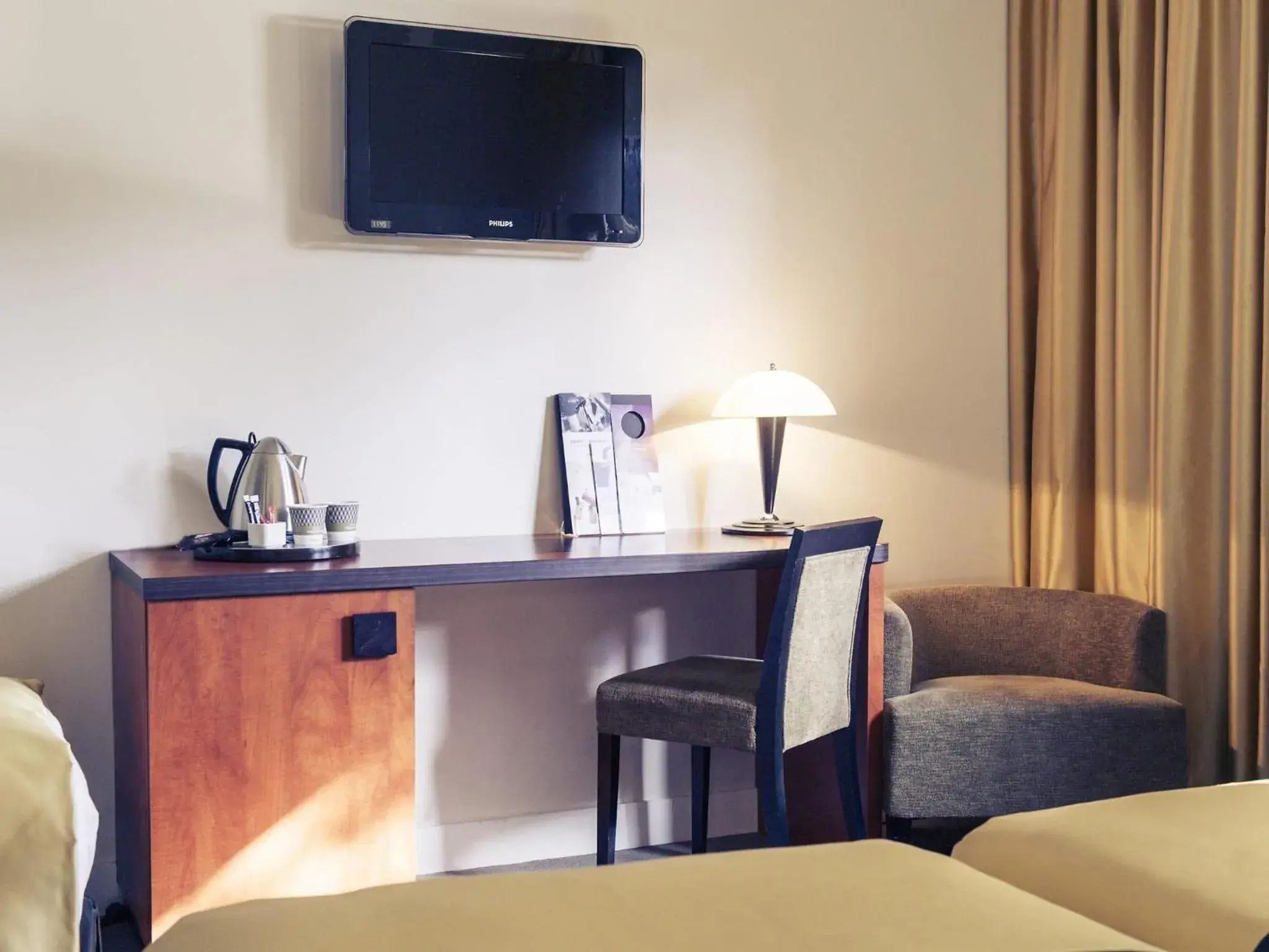 Standard Triple Room in Mercure Maurepas Saint Quentin Standard Triple Room in Mercure Maurepas Saint Quentin