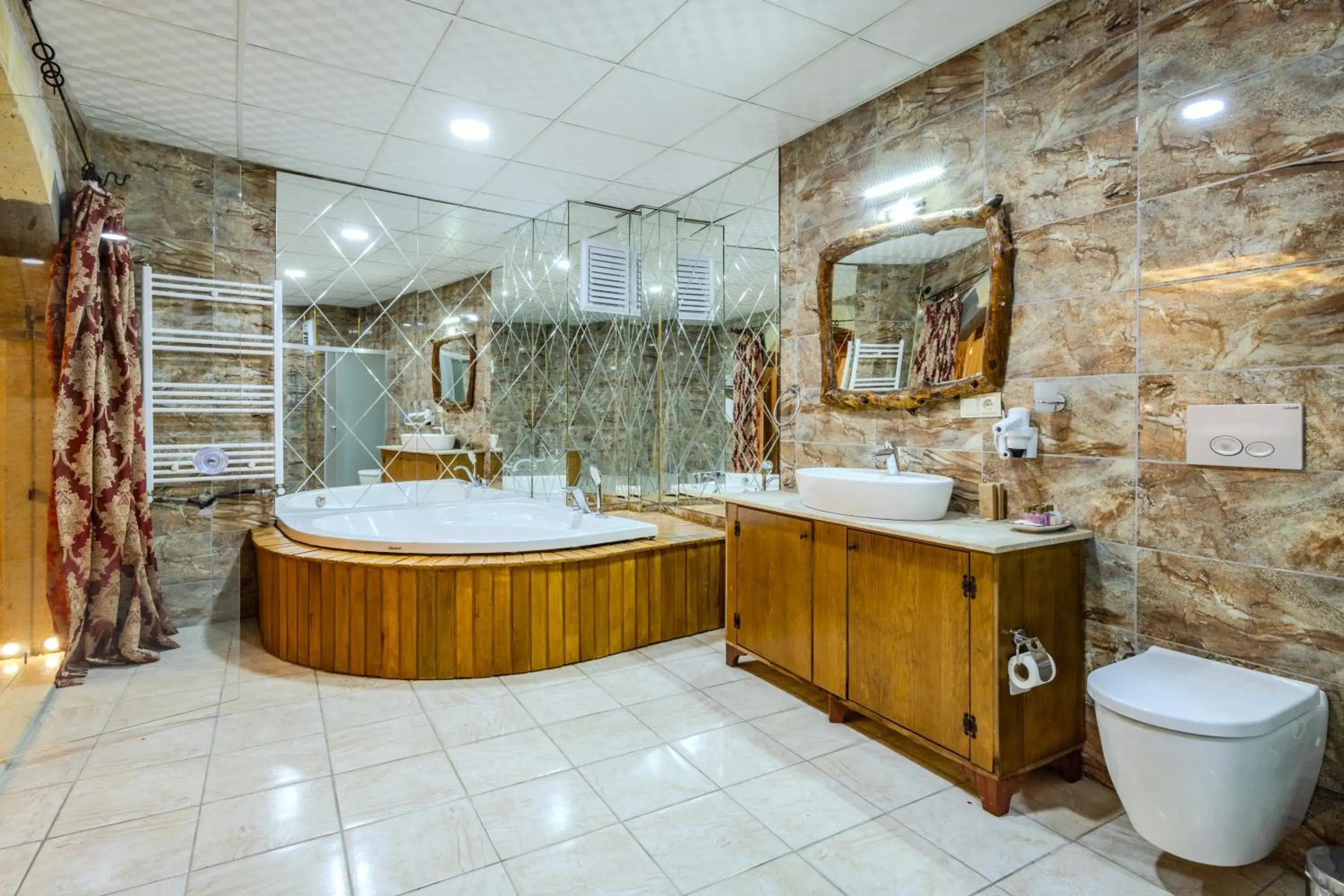 King Room with Balcony in Çakıltaşı Evi Otel Spa King Room with Balcony in Çakıltaşı Evi Otel Spa