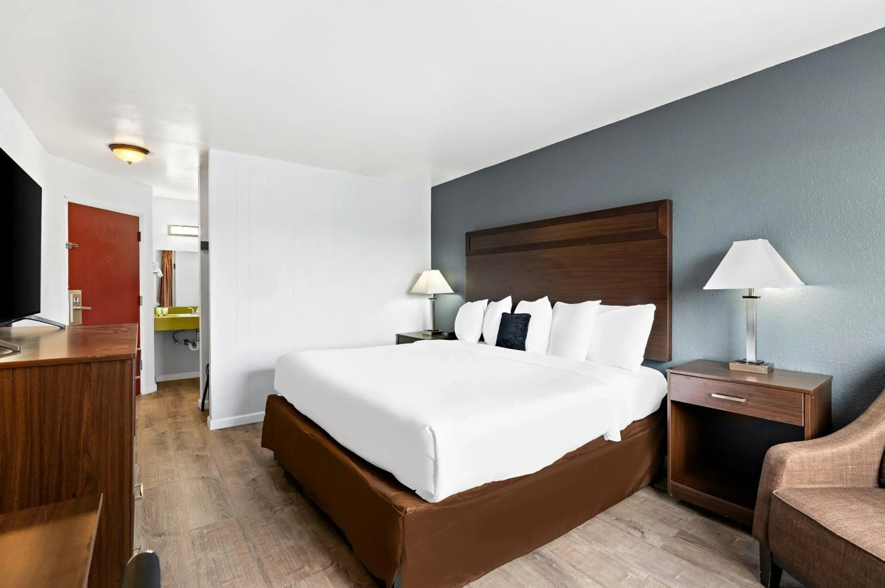 King Room in Red Lion Inn & Suites Yakima King Room in Red Lion Inn & Suites Yakima