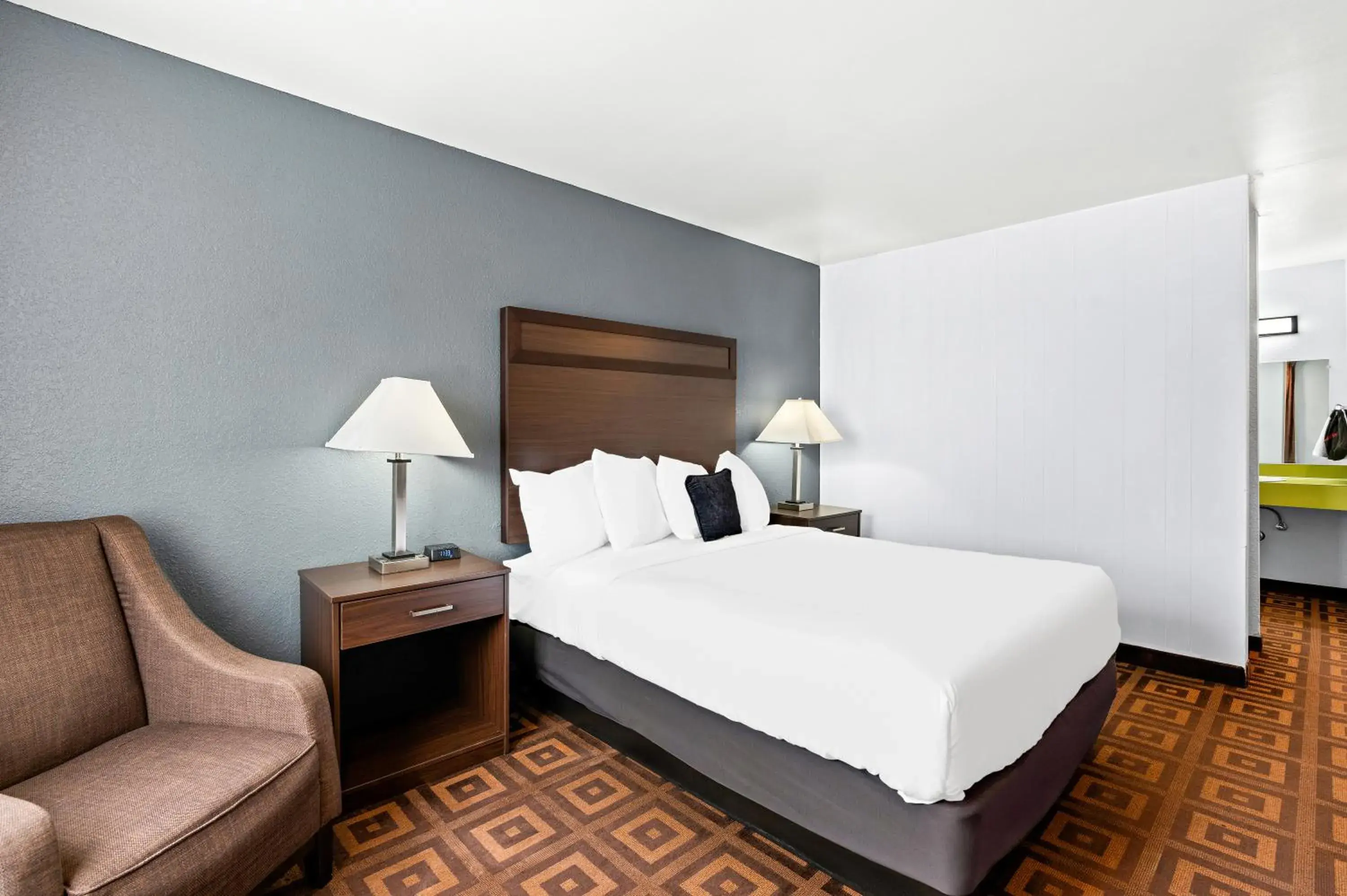 Queen Room in Red Lion Inn & Suites Yakima Queen Room in Red Lion Inn & Suites Yakima