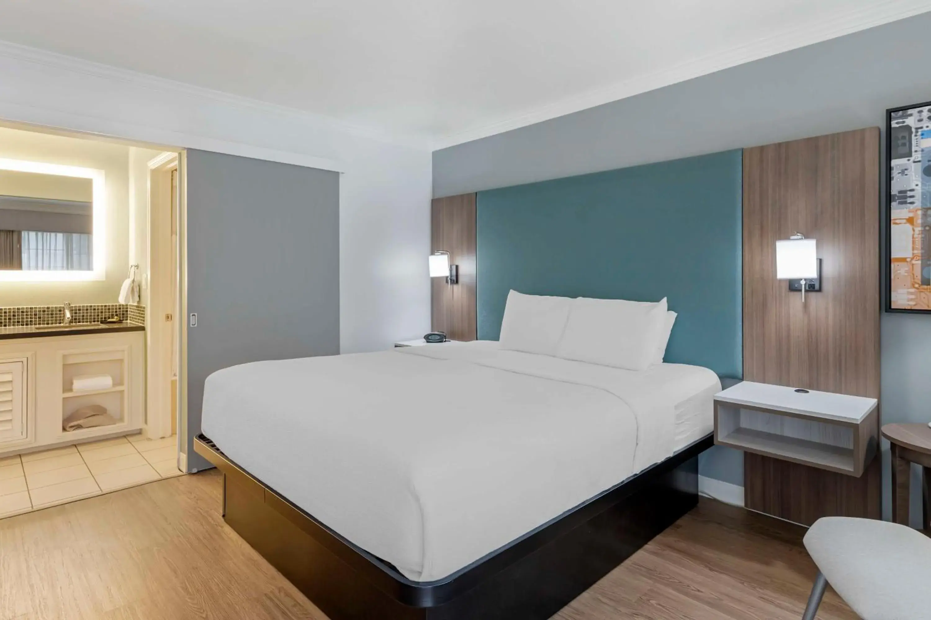 King Room - Non-Smoking in Best Western Plus Riviera King Room - Non-Smoking in Best Western Plus Riviera