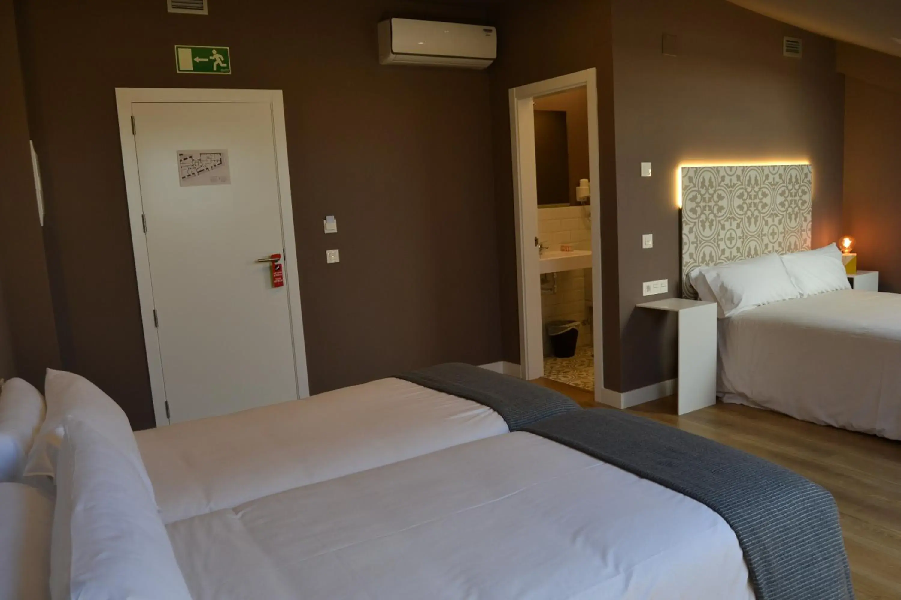 Standard Quadruple Room in Rener Hotel Los Campones Standard Quadruple Room in Rener Hotel Los Campones