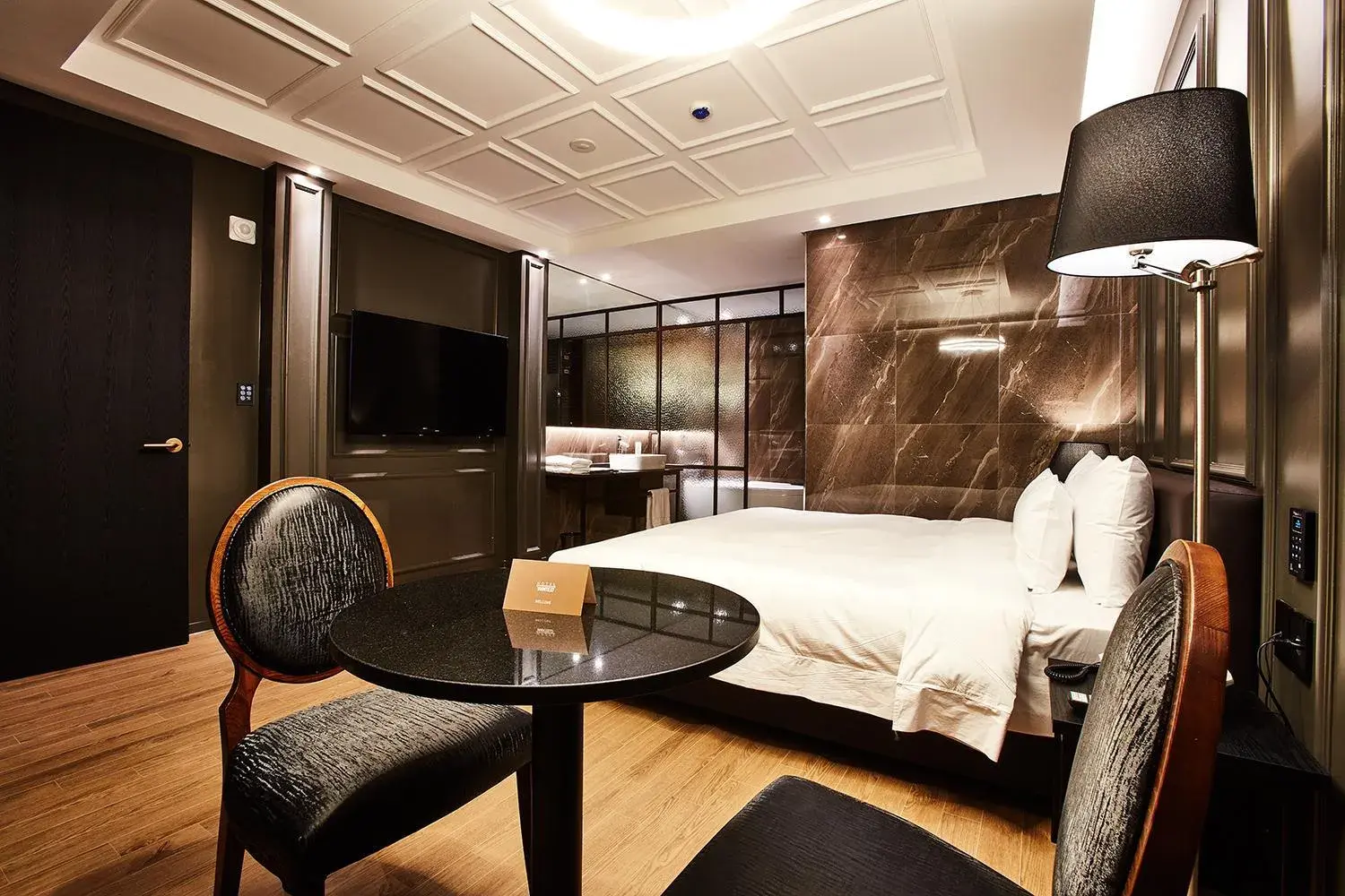 Deluxe Double Room in Hotel Wanted Deluxe Double Room in Hotel Wanted