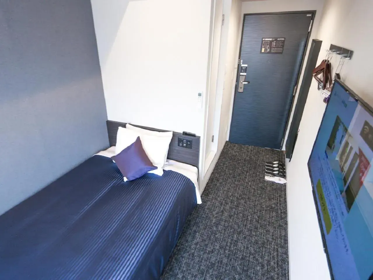 Double Room with Small Double Bed - Non-Smoking in HOTEL LiVEMAX Akasaka Double Room with Small Double Bed - Non-Smoking in HOTEL LiVEMAX Akasaka