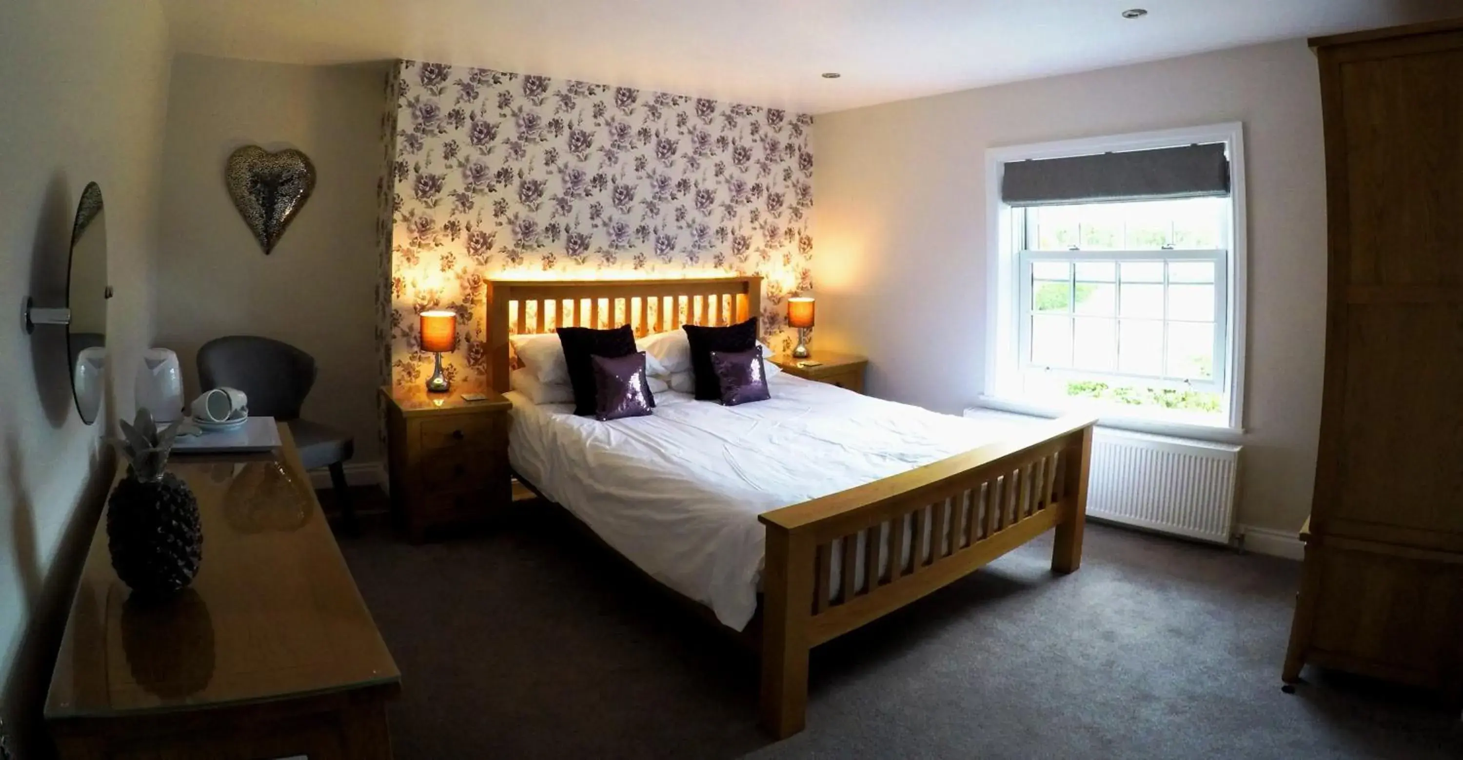 Superior King Room - single occupancy in The Vine B & B Superior King Room - single occupancy in The Vine B & B