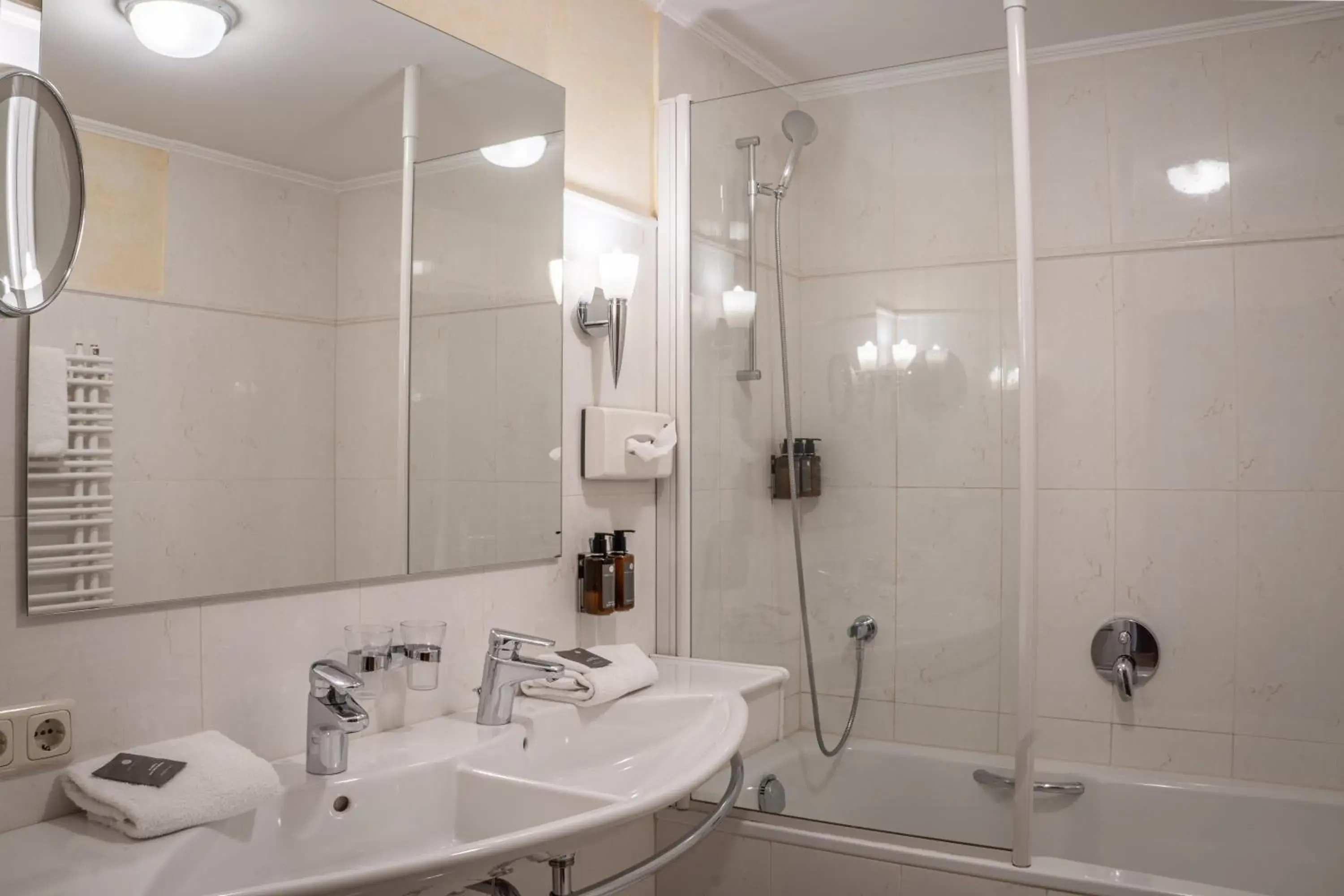 Superior Double Room - single occupancy in Hotel Goldener Greif Superior Double Room - single occupancy in Hotel Goldener Greif