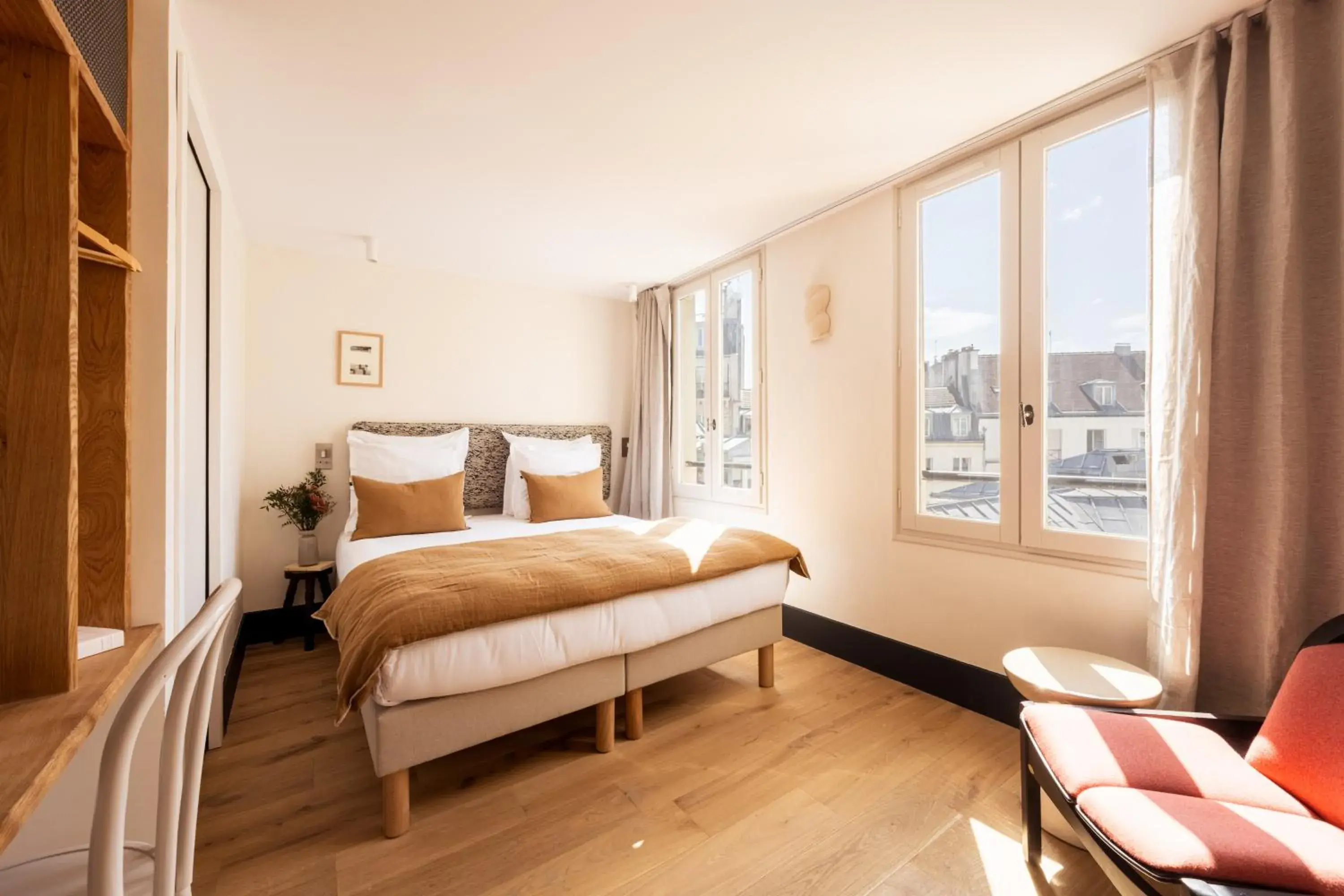 Deluxe Double Room in Hôtel de la Gaîté Deluxe Double Room in Hôtel de la Gaîté