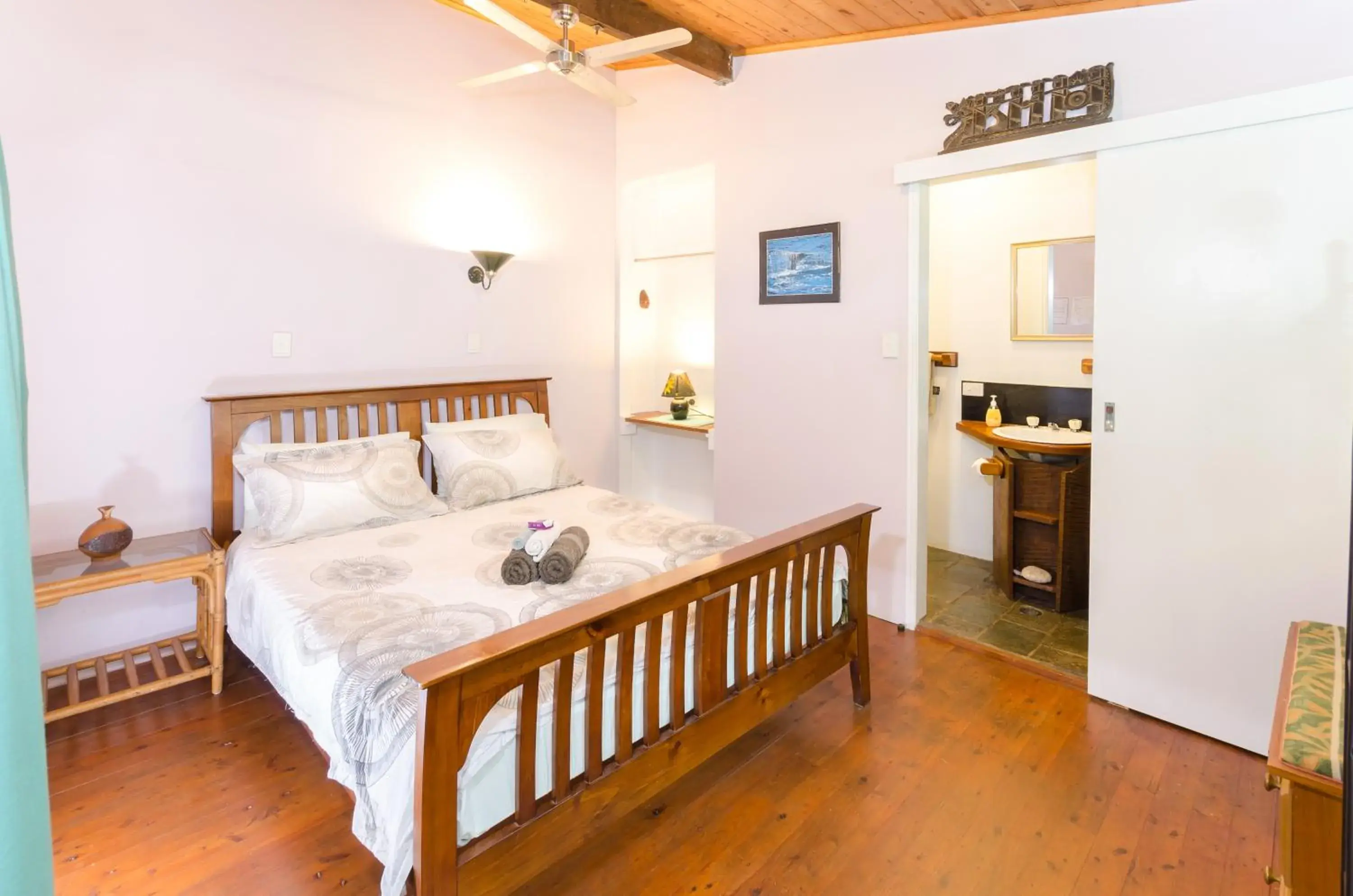 Standard Queen Room with Balcony (1) - single occupancy in Epiphyte B & B Standard Queen Room with Balcony (1) - single occupancy in Epiphyte B & B