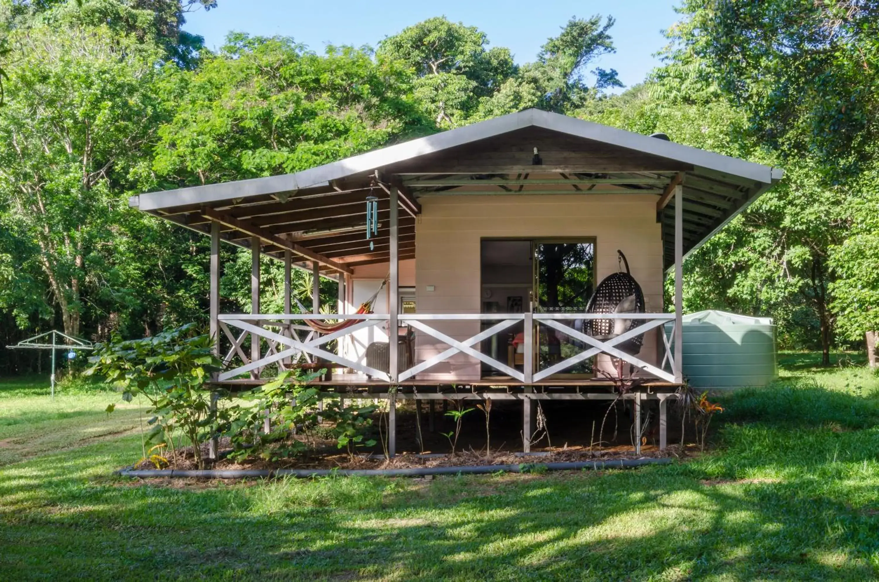 Cottage with Private Creek in Epiphyte B & B Cottage with Private Creek in Epiphyte B & B
