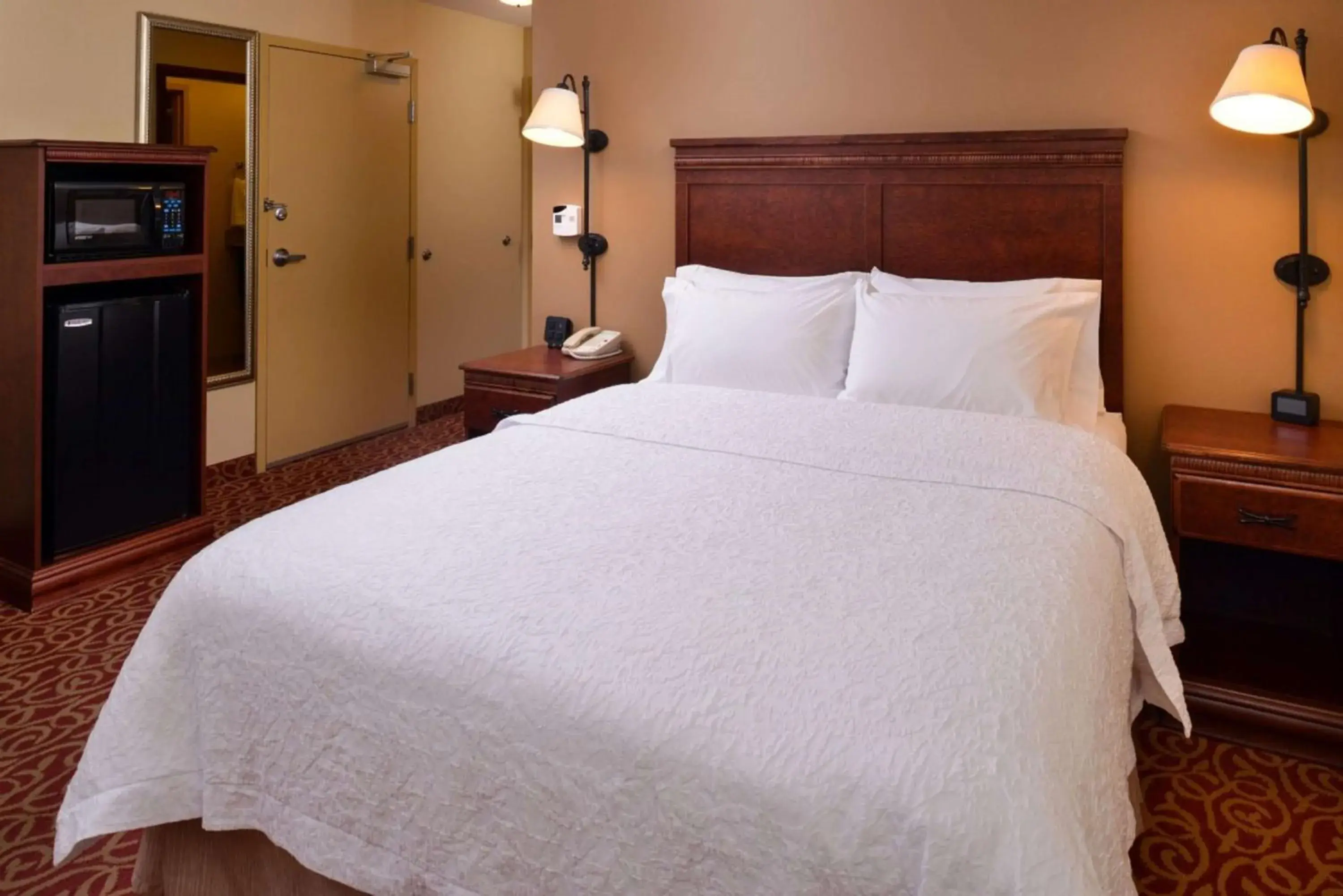 Queen Room - Non-Smoking in Hampton By Hilton Lincoln Queen Room - Non-Smoking in Hampton By Hilton Lincoln