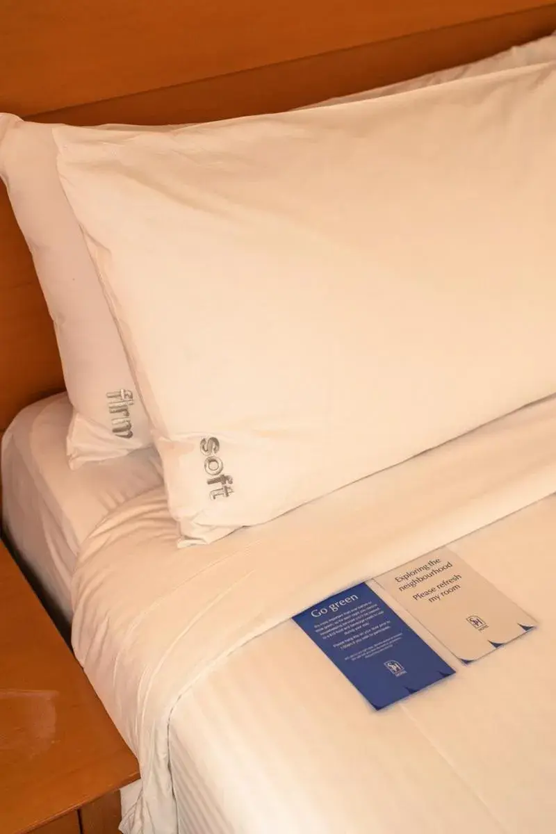 Superior King Room Harbor View in Sydney Harbour Hotel Superior King Room Harbor View in Sydney Harbour Hotel