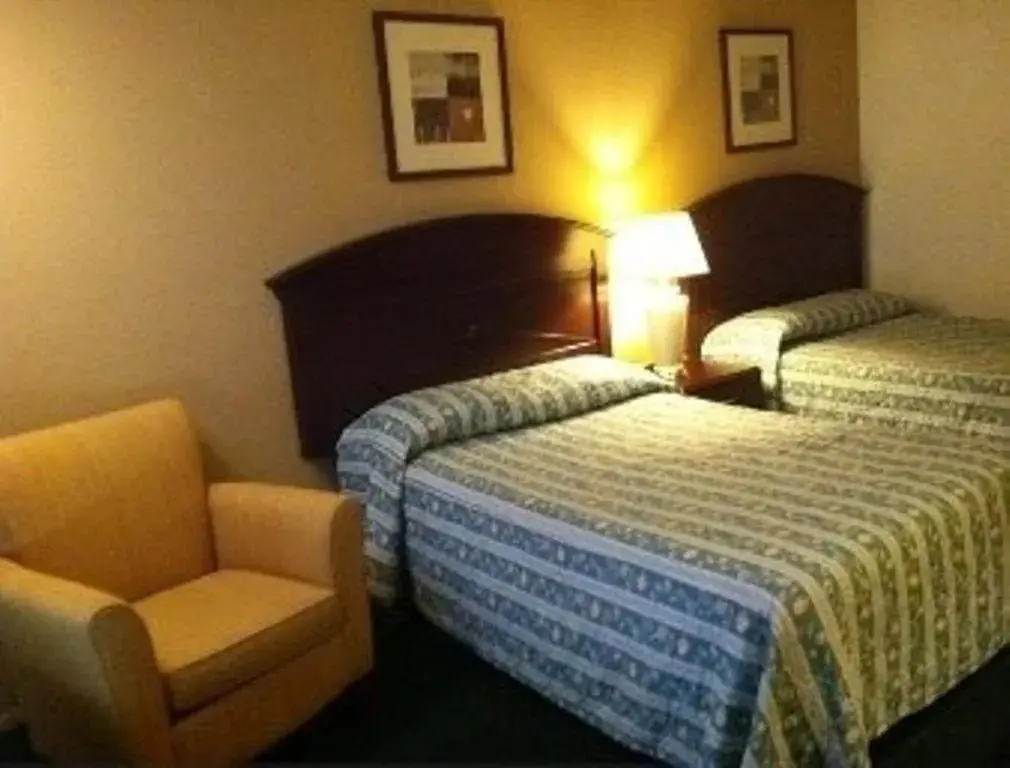 Double Room with Two Double Beds - Non-Smoking in Express Inn Thomson Double Room with Two Double Beds - Non-Smoking in Express Inn Thomson