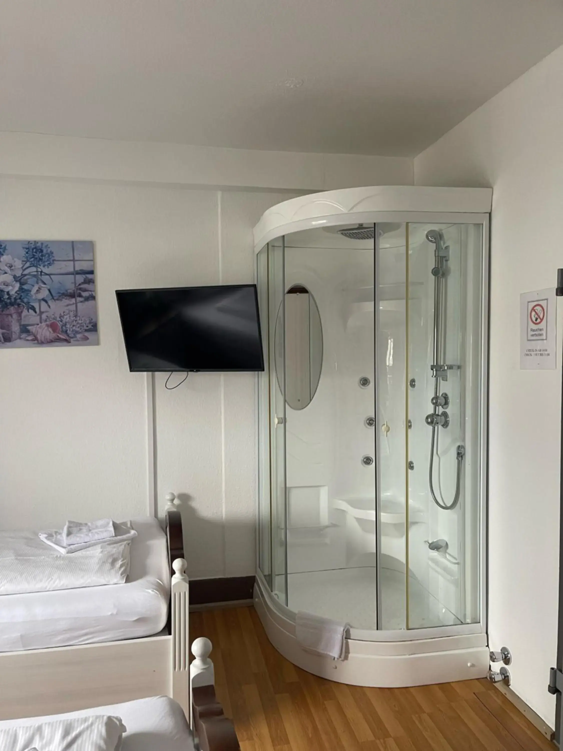 Standard Double Room with Shared Bathroom in Linde Restaurant & Hotel Standard Double Room with Shared Bathroom in Linde Restaurant & Hotel