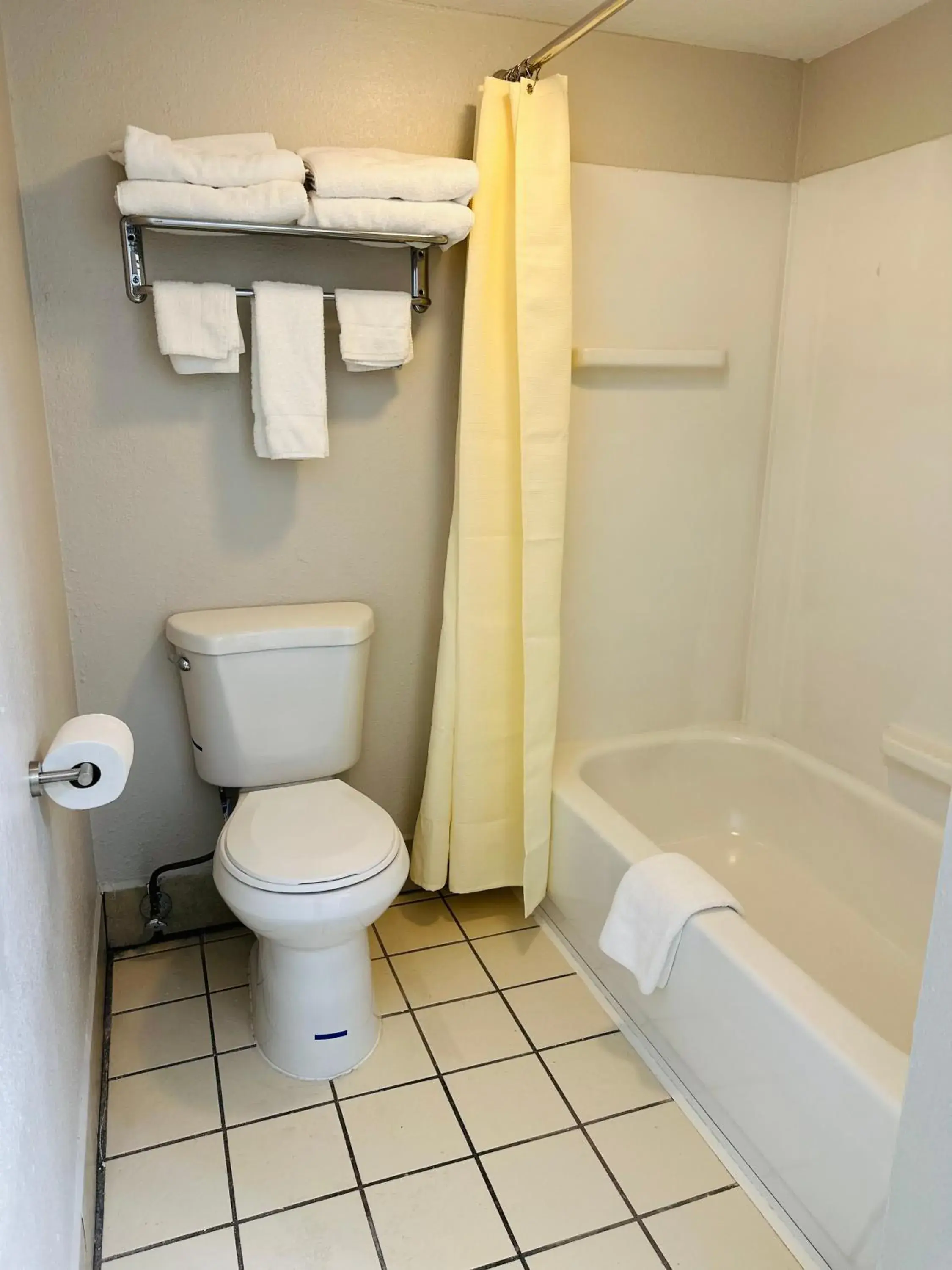 Budget Double Room in Branson Victorian Inn Budget Double Room in Branson Victorian Inn
