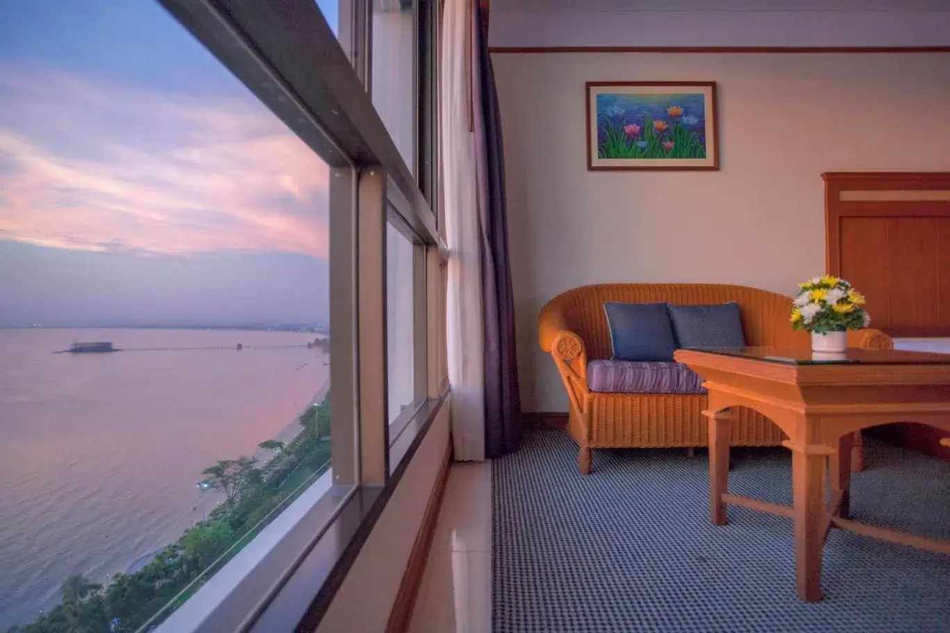 Deluxe Double or Twin Room with Sea View in Cholchan Pattaya Beach Resort - SHA Extra Plus Deluxe Double or Twin Room with Sea View in Cholchan Pattaya Beach Resort - SHA Extra Plus