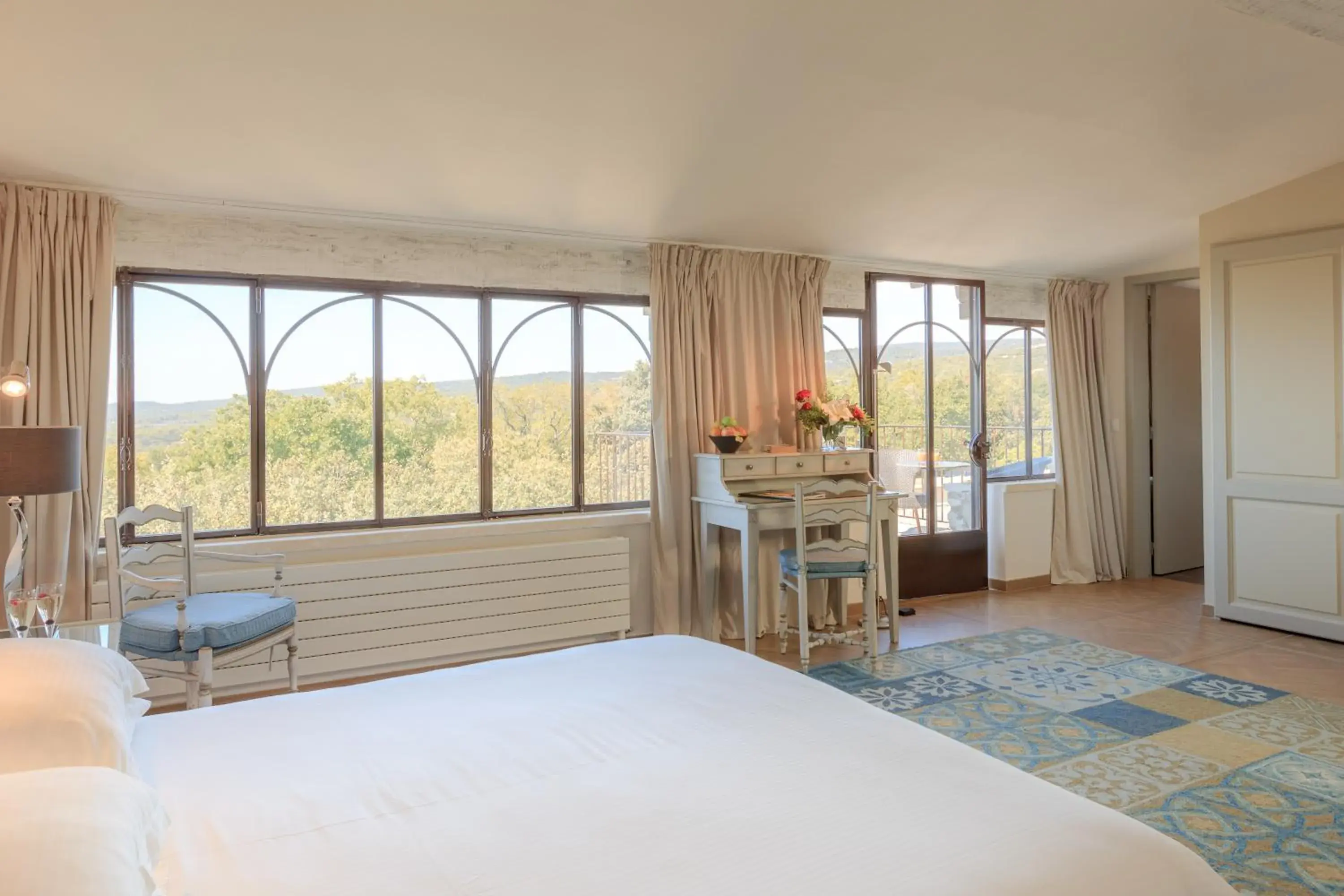 Junior Suite - single occupancy in Le Jas de Gordes Junior Suite - single occupancy in Le Jas de Gordes