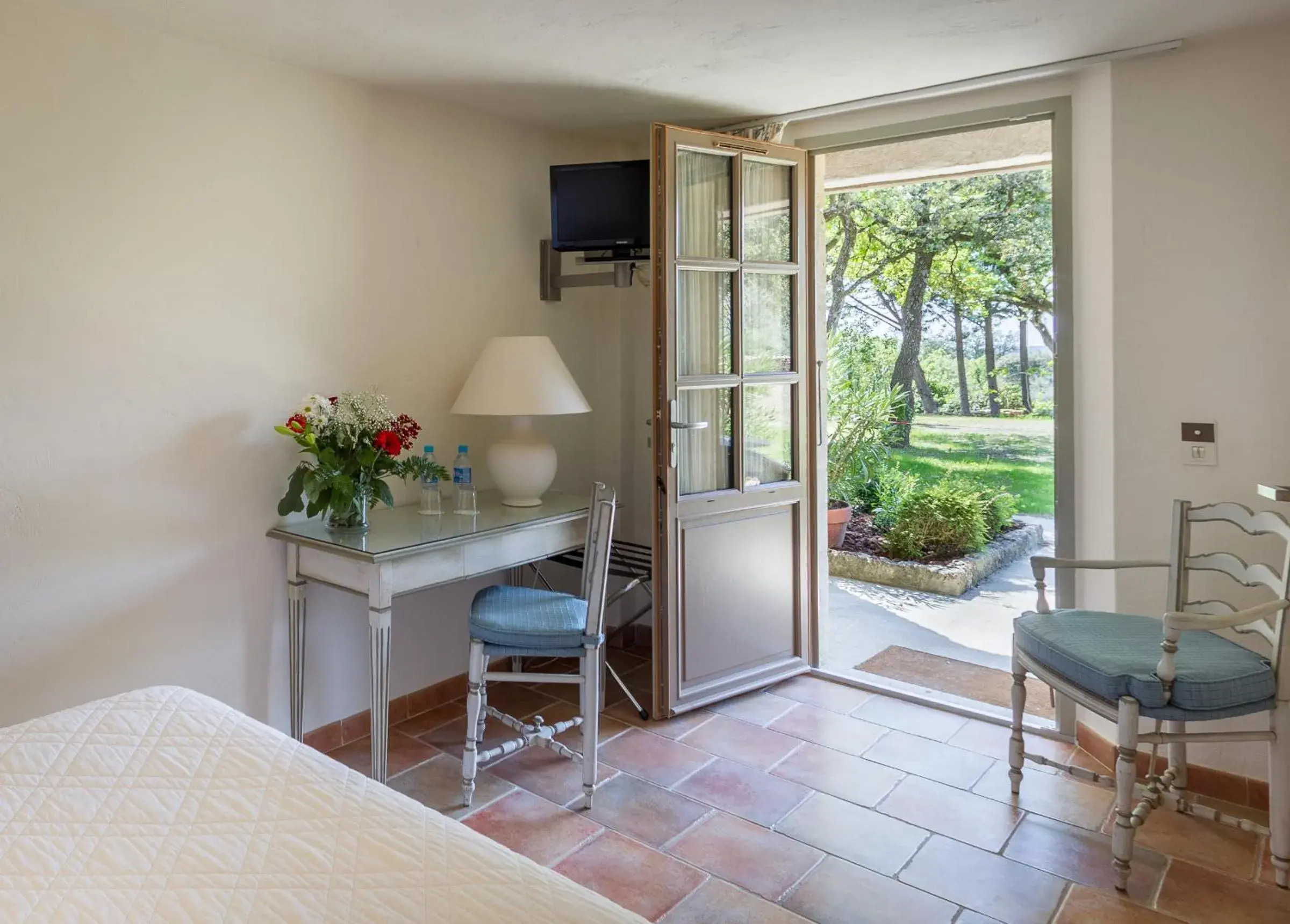 Double Room with Garden View - single occupancy in Le Jas de Gordes Double Room with Garden View - single occupancy in Le Jas de Gordes