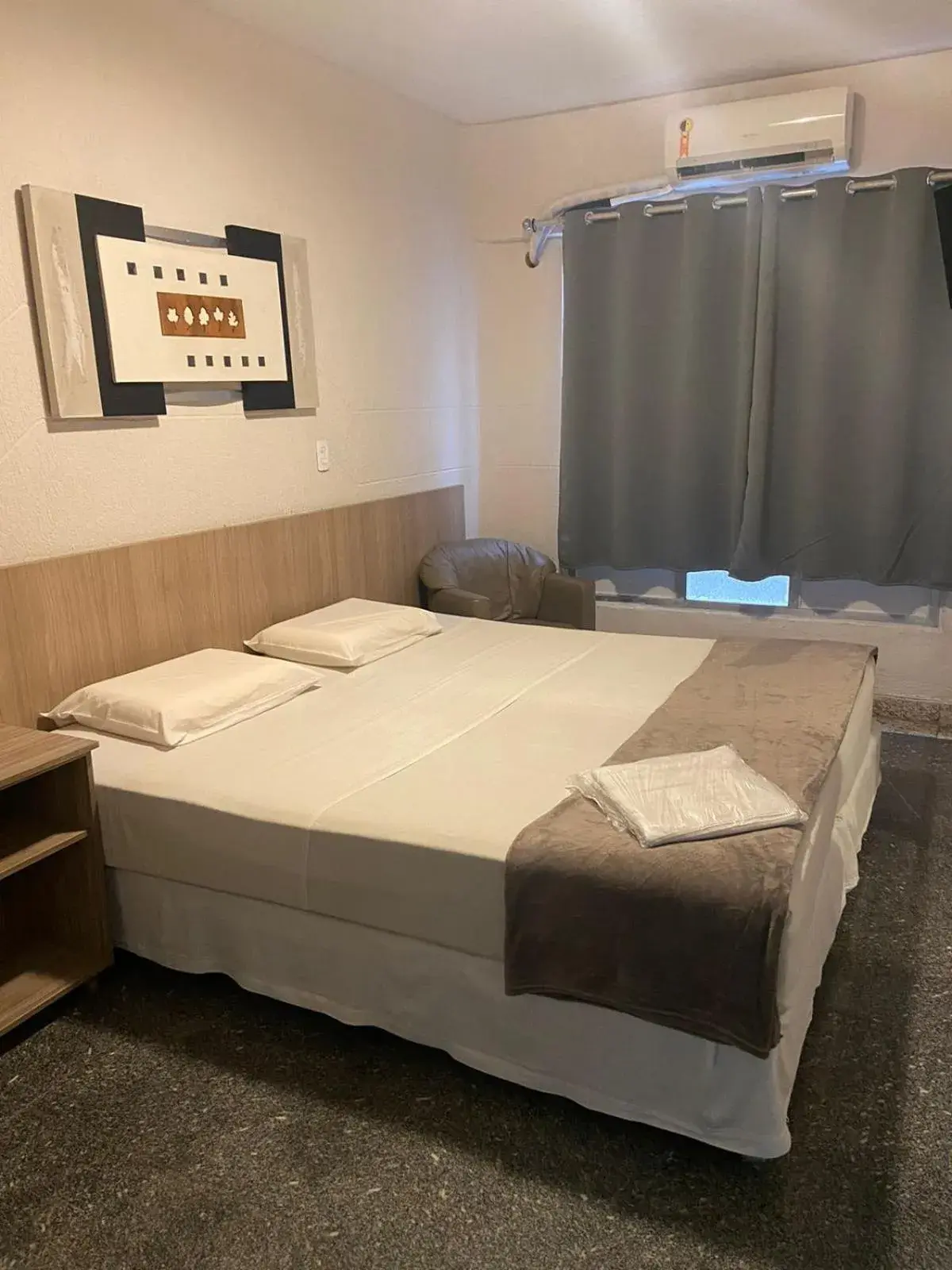 Standard Double Room with Side View in Hotel Imperador Standard Double Room with Side View in Hotel Imperador