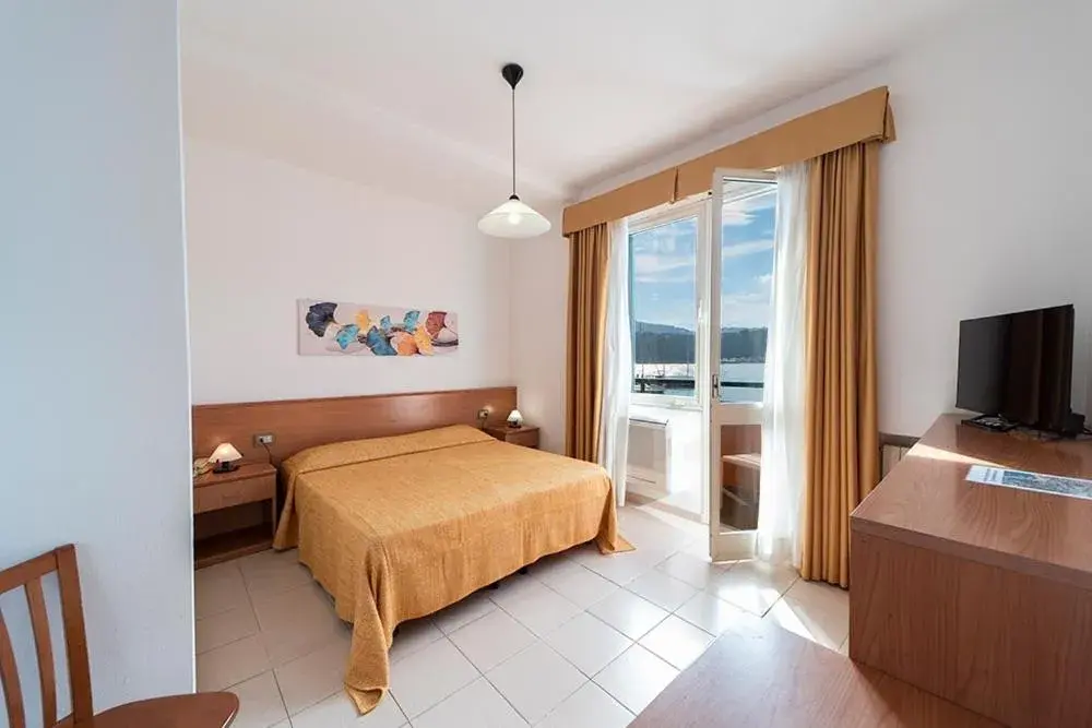 Triple Room with Sea View in Hotel Belmare Triple Room with Sea View in Hotel Belmare