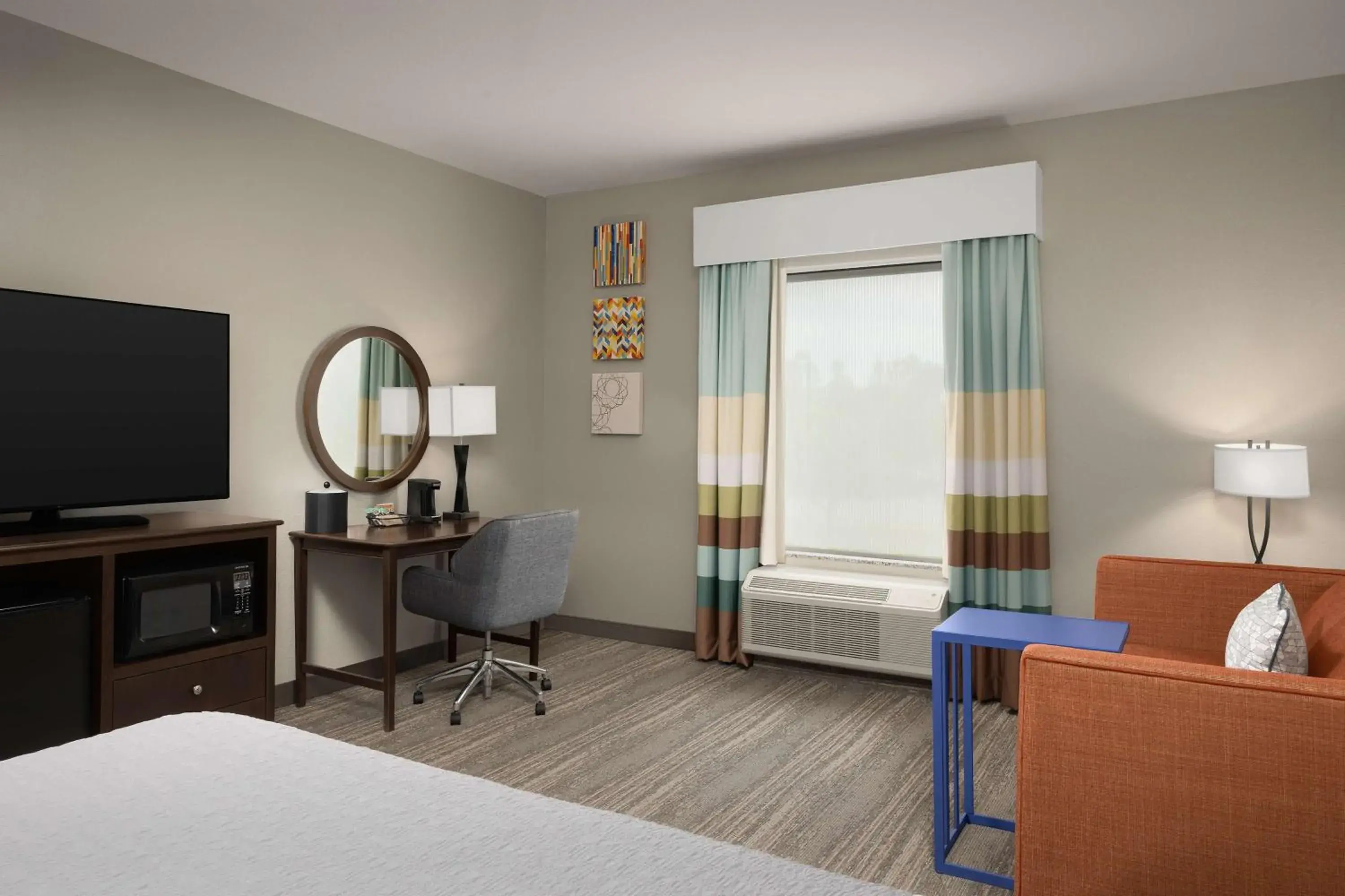 King Room with Sofa Bed - Hearing Accessible/Non-Smoking in Hampton Inn & Suites Huntsville Research Park Area King Room with Sofa Bed - Hearing Accessible/Non-Smoking in Hampton Inn & Suites Huntsville Research Park Area