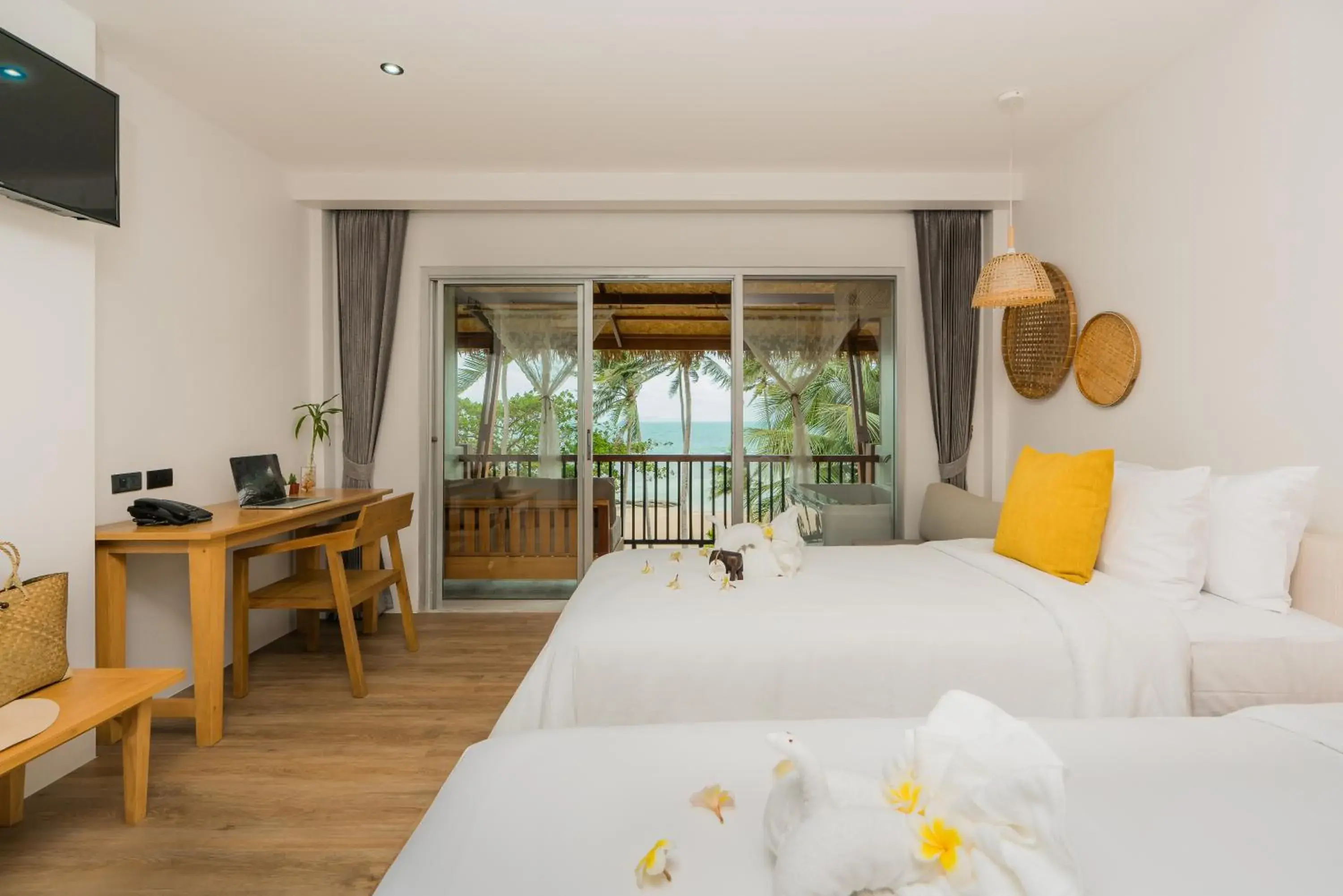Deluxe Double or Twin Room with Sea View in Princess Paradise Koh Phangan Deluxe Double or Twin Room with Sea View in Princess Paradise Koh Phangan