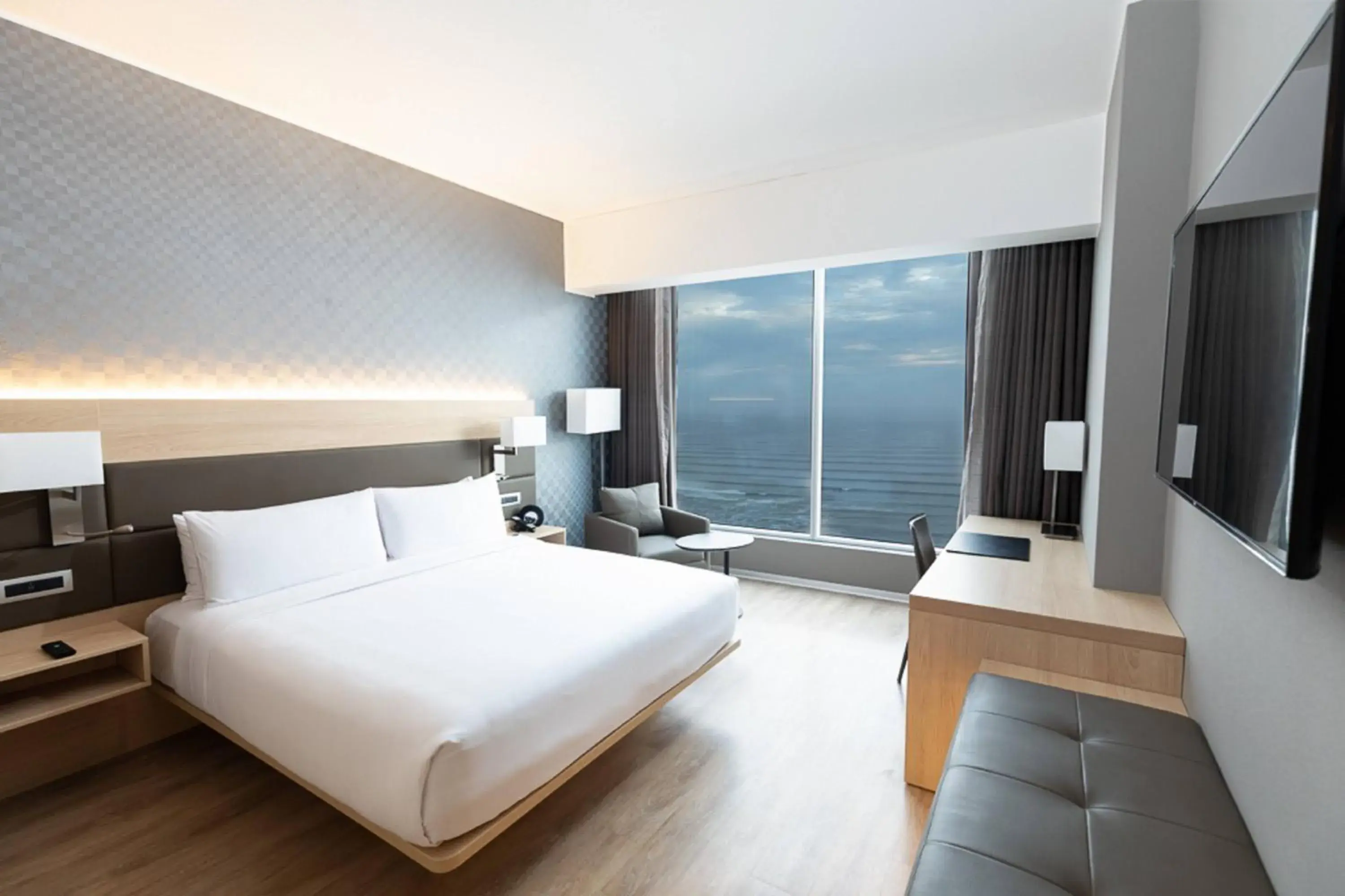 Ocean Deluxe, Deluxe Guest Room, 1 King, Oceanfront in AC Hotel by Marriott Lima Miraflores Ocean Deluxe, Deluxe Guest Room, 1 King, Oceanfront in AC Hotel by Marriott Lima Miraflores