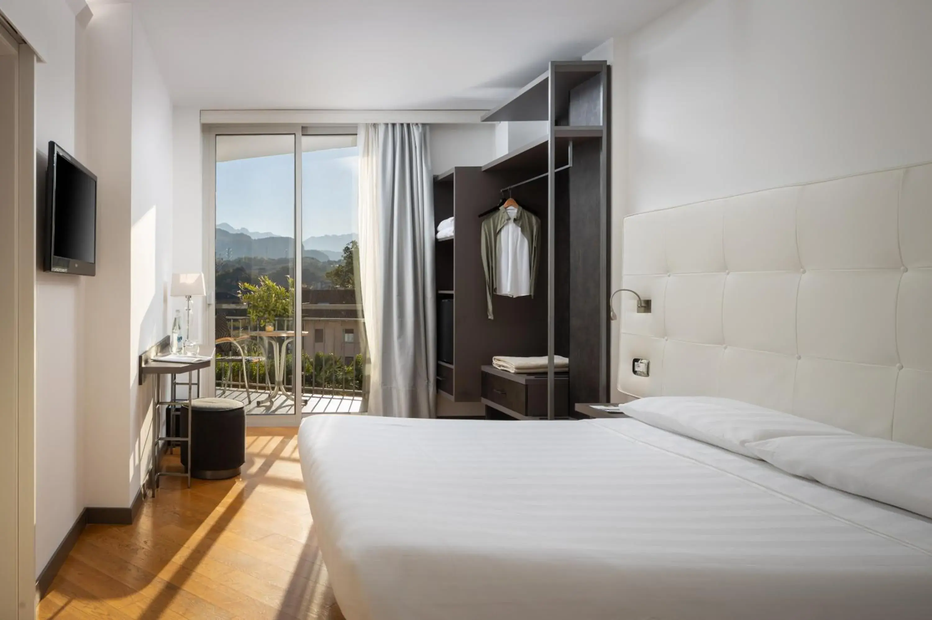 Family Connecting Room with Balcony in Hotel Continental - Tonelli Hotels Family Connecting Room with Balcony in Hotel Continental - Tonelli Hotels