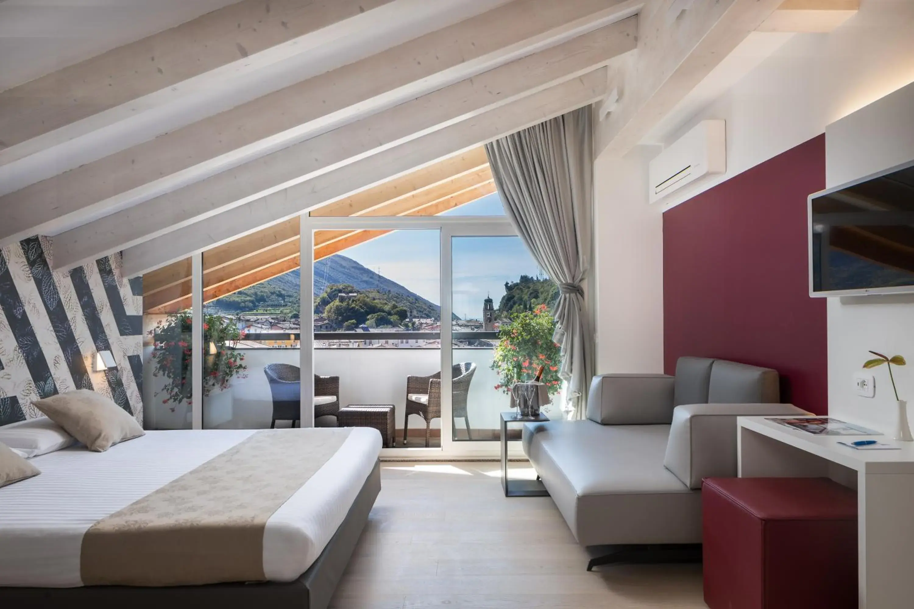 Junior Suite in Hotel Continental - Tonelli Hotels Junior Suite in Hotel Continental - Tonelli Hotels