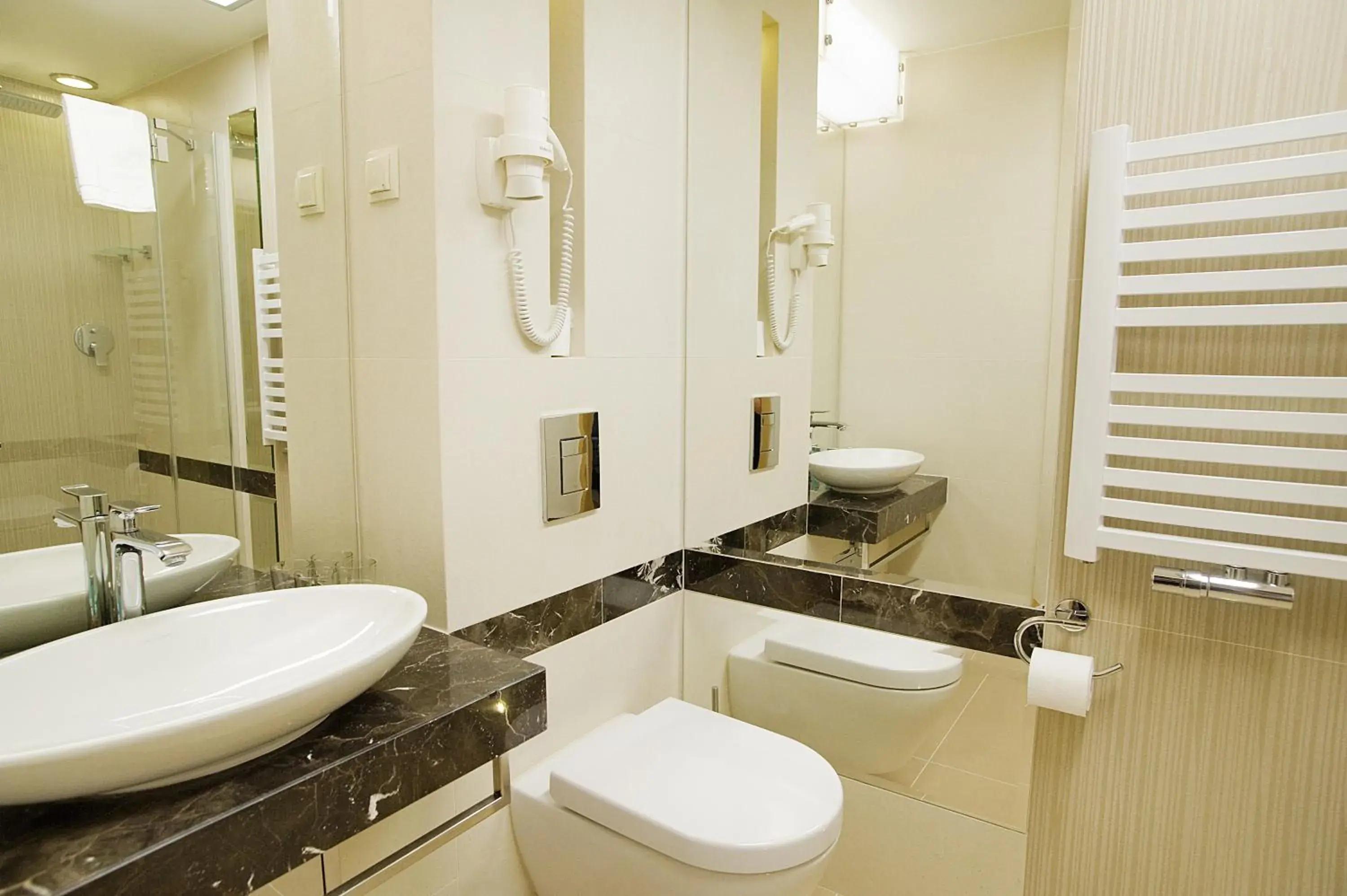 Superior Double Room in Hotel Great Polonia Velvet Suwałki Superior Double Room in Hotel Great Polonia Velvet Suwałki