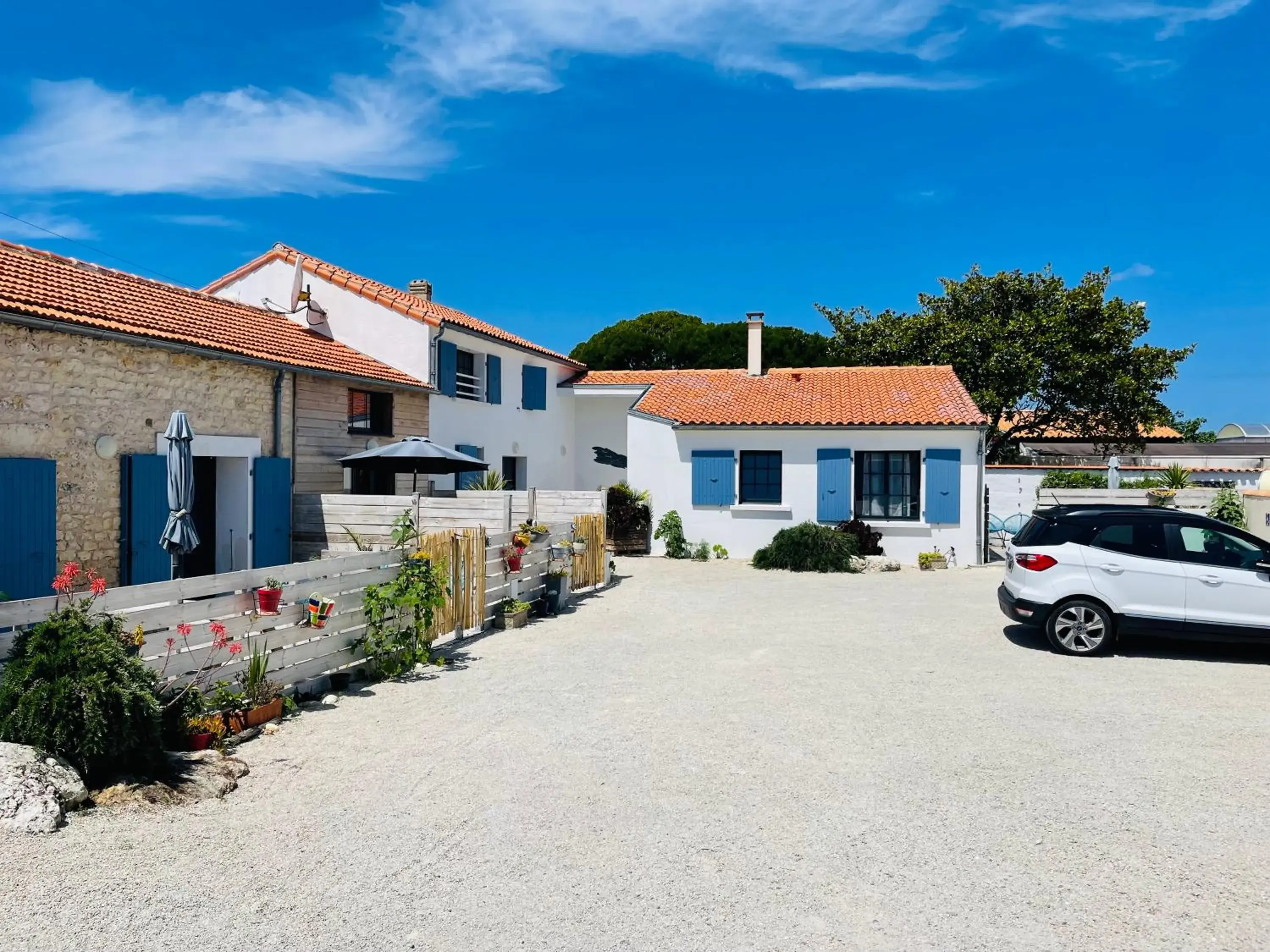 Clos des Aigrettes -6 Gîtes de charme et confort à 30m du Port de La Cotinière Clos des Aigrettes -6 Gîtes de charme et confort à 30m du Port de La Cotinière