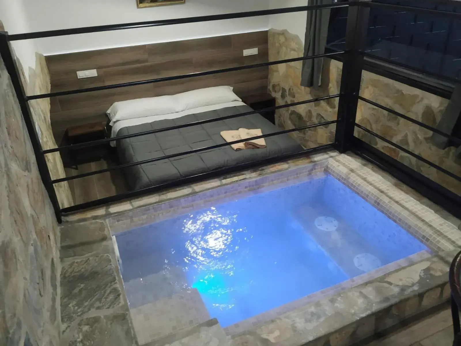 Suite with Private Pool in Posada Rural SPA Granja LA TEJERA de Lozoya Suite with Private Pool in Posada Rural SPA Granja LA TEJERA de Lozoya