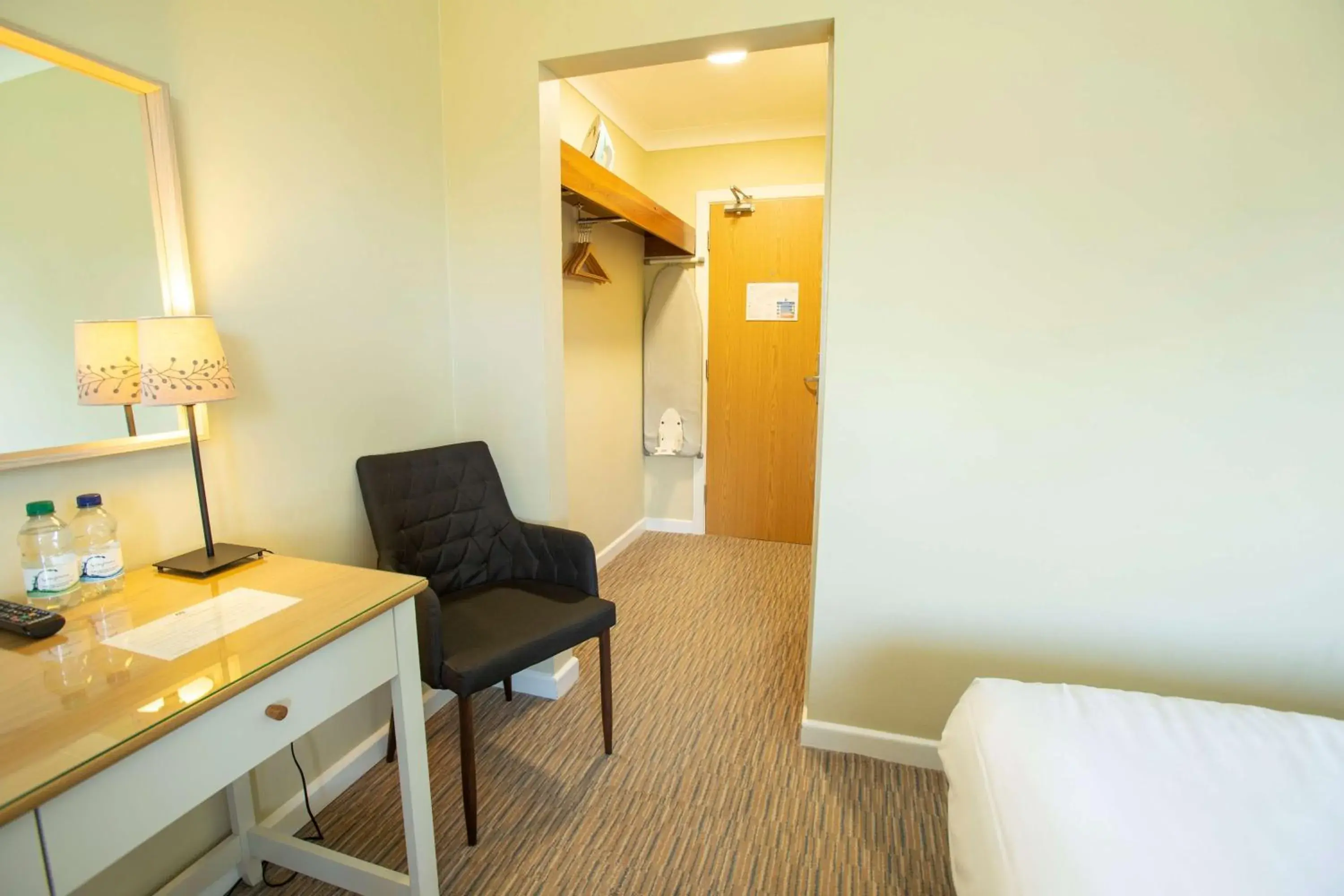 Riverside King Room in The Bridge House; BW Signature Collection Riverside King Room in The Bridge House; BW Signature Collection