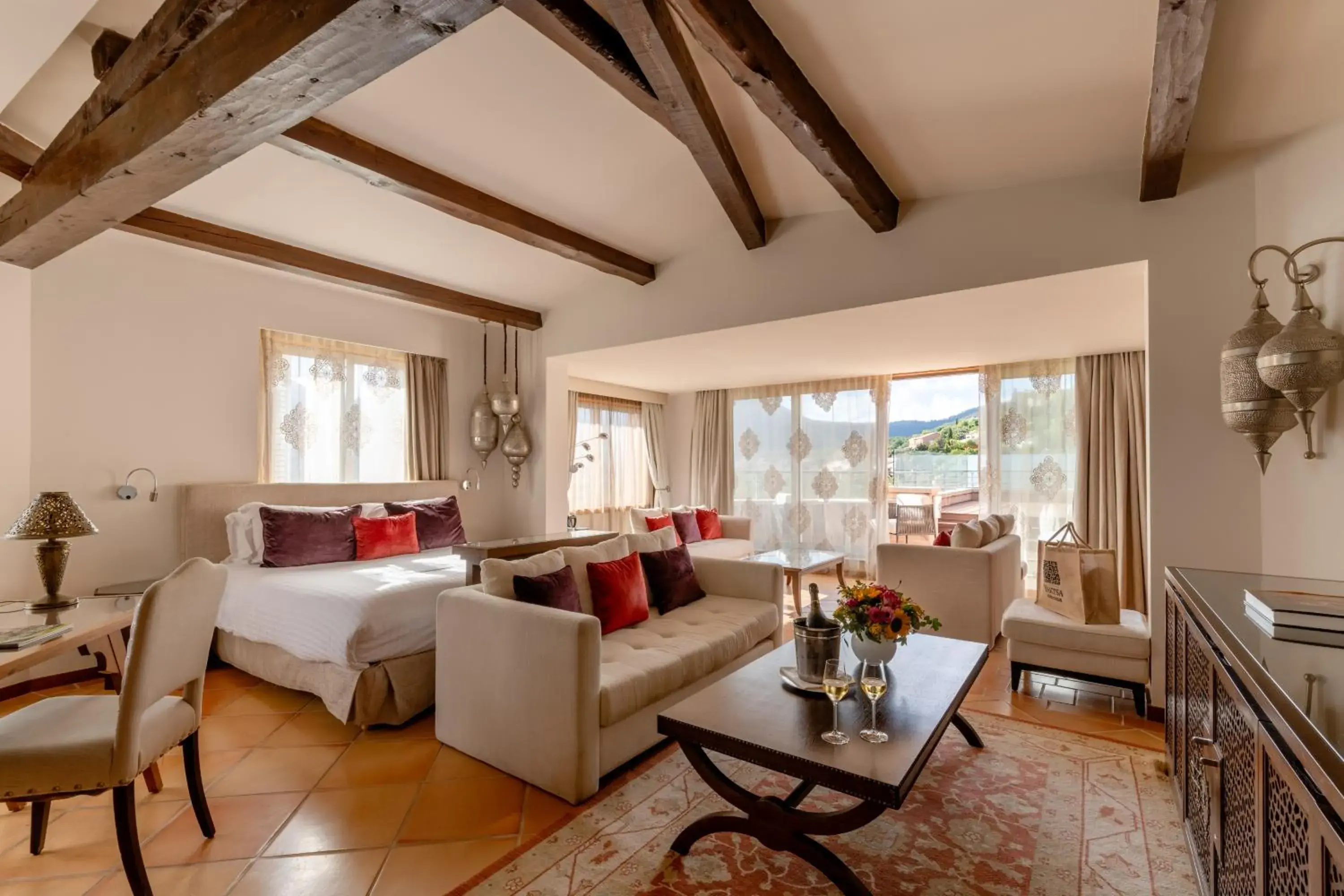 Junior Suite Rooftop with Sea View in Tiara Yaktsa Côte d’Azur Junior Suite Rooftop with Sea View in Tiara Yaktsa Côte d’Azur