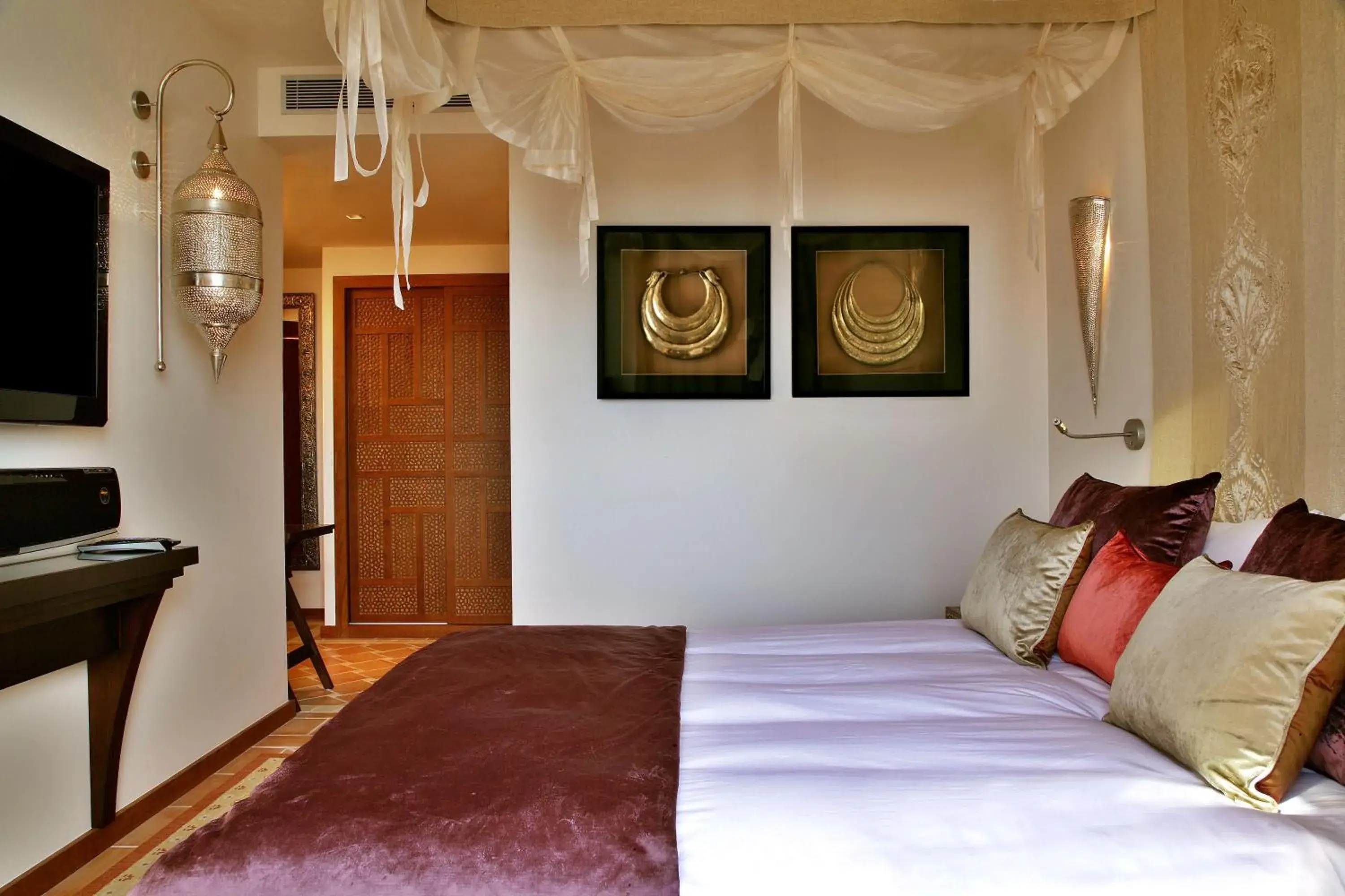 Superior Double Room in Tiara Yaktsa Côte d’Azur Superior Double Room in Tiara Yaktsa Côte d’Azur