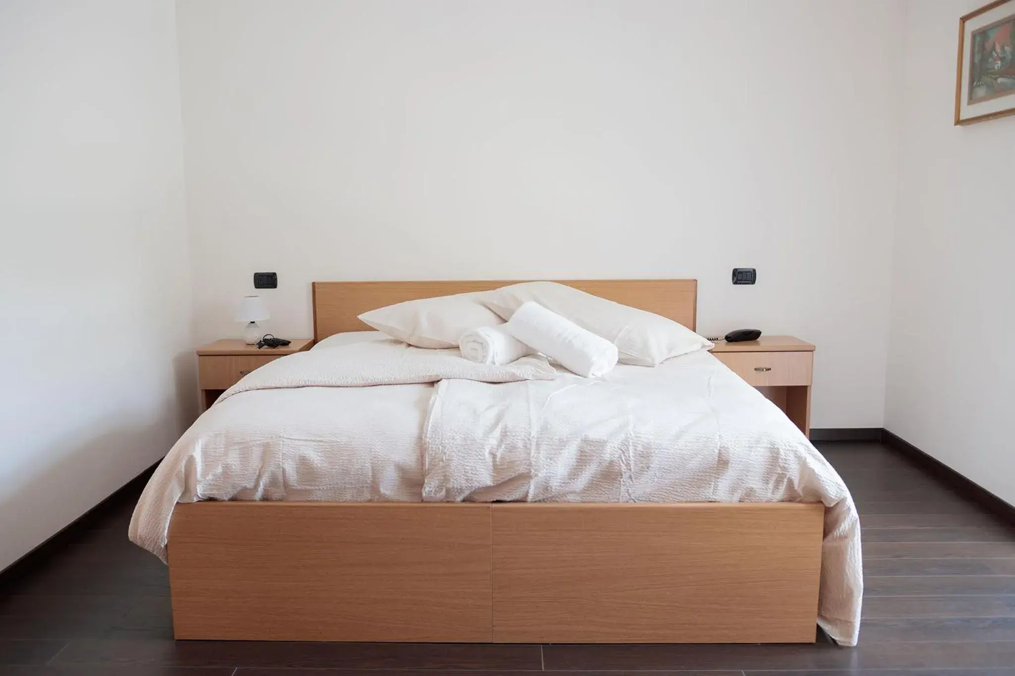 Large Double or Twin Room - single occupancy in Hotel Milano Large Double or Twin Room - single occupancy in Hotel Milano