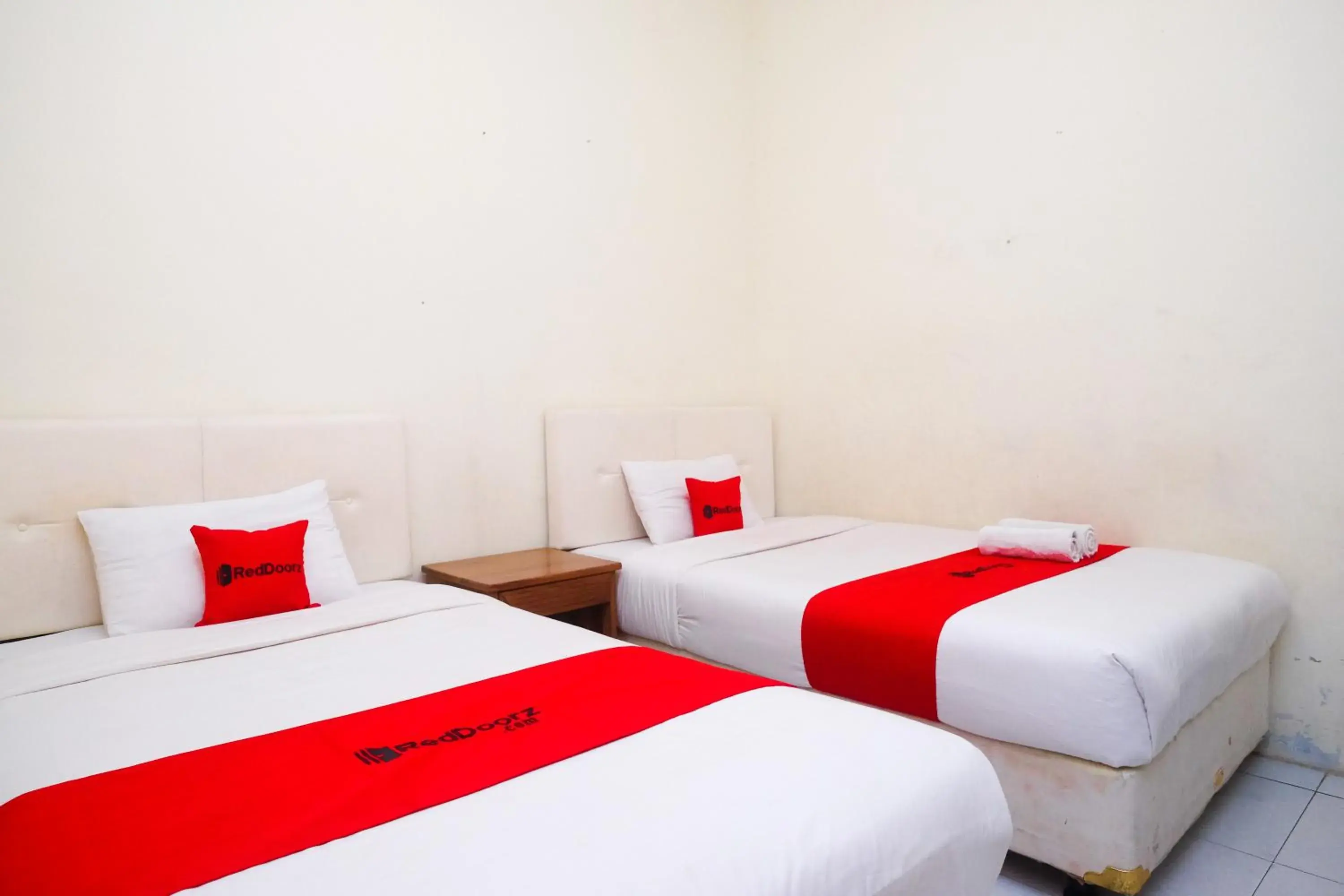 Standard Twin Room in RedDoorz Syariah at Griya Hanum Condoongcatur Standard Twin Room in RedDoorz Syariah at Griya Hanum Condoongcatur