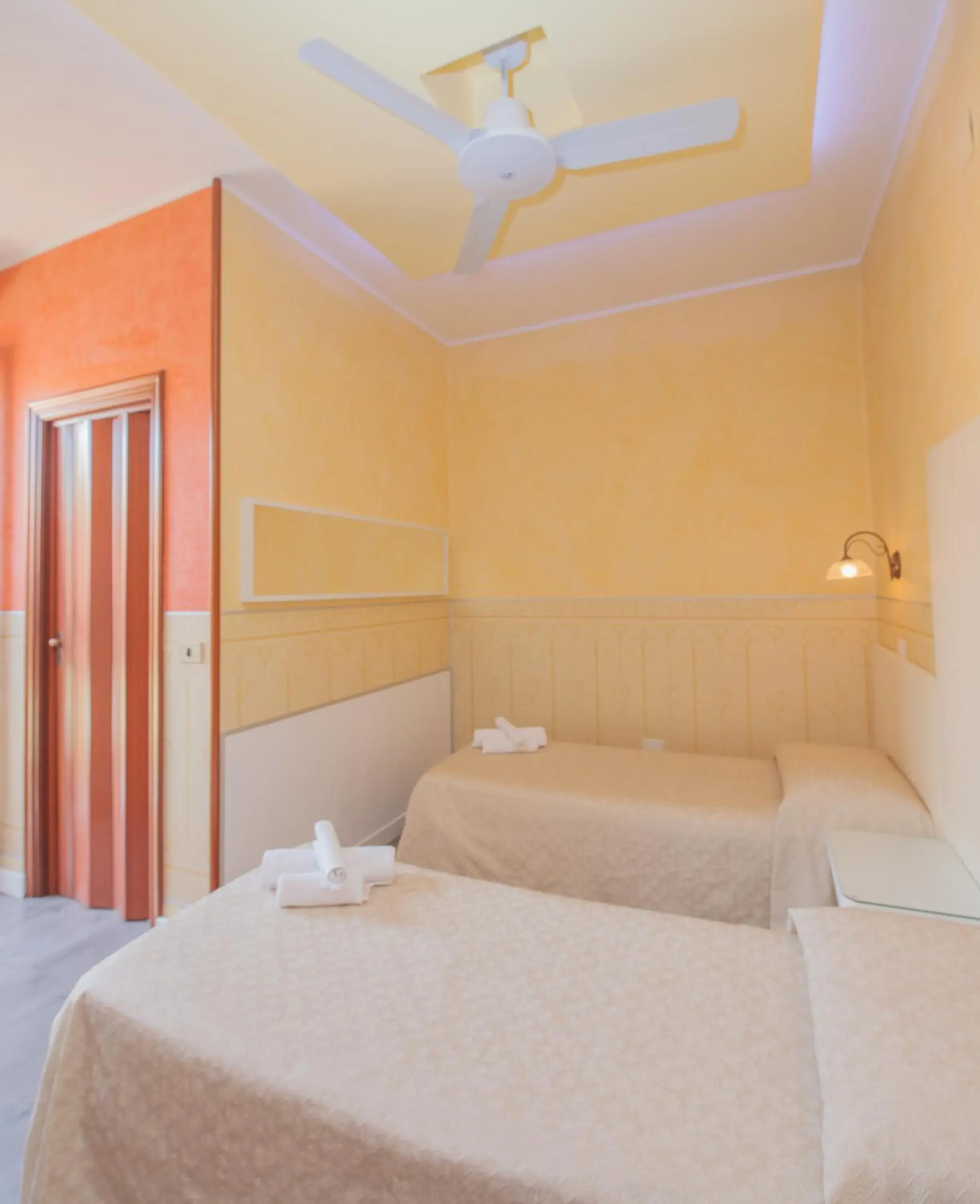 Single Room with Shower - single occupancy in Albergo Della Corte Single Room with Shower - single occupancy in Albergo Della Corte