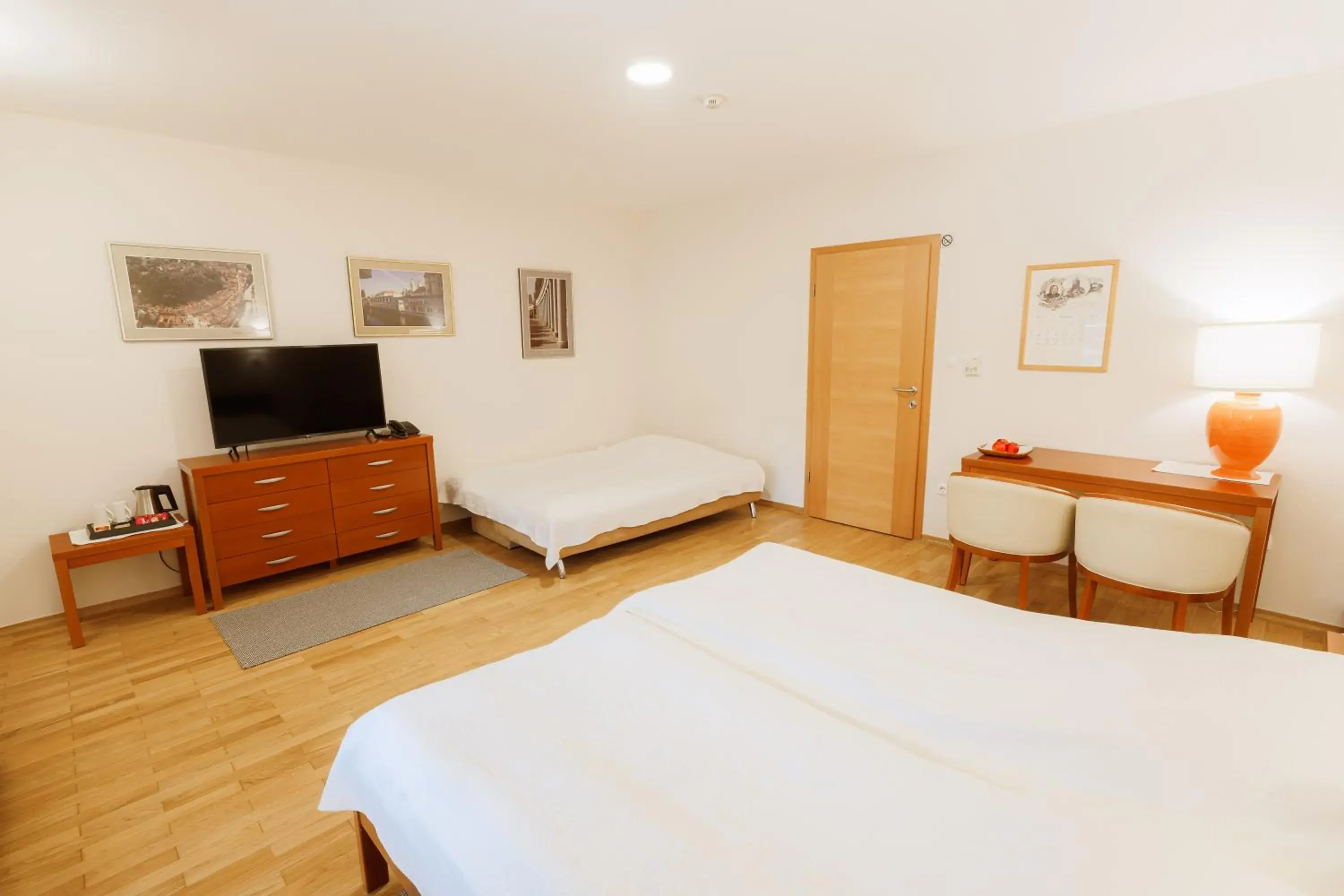 Twin Room with Extra Bed - single occupancy in Pri Žabarju Bed & Breakfast Ljubljana Twin Room with Extra Bed - single occupancy in Pri Žabarju Bed & Breakfast Ljubljana