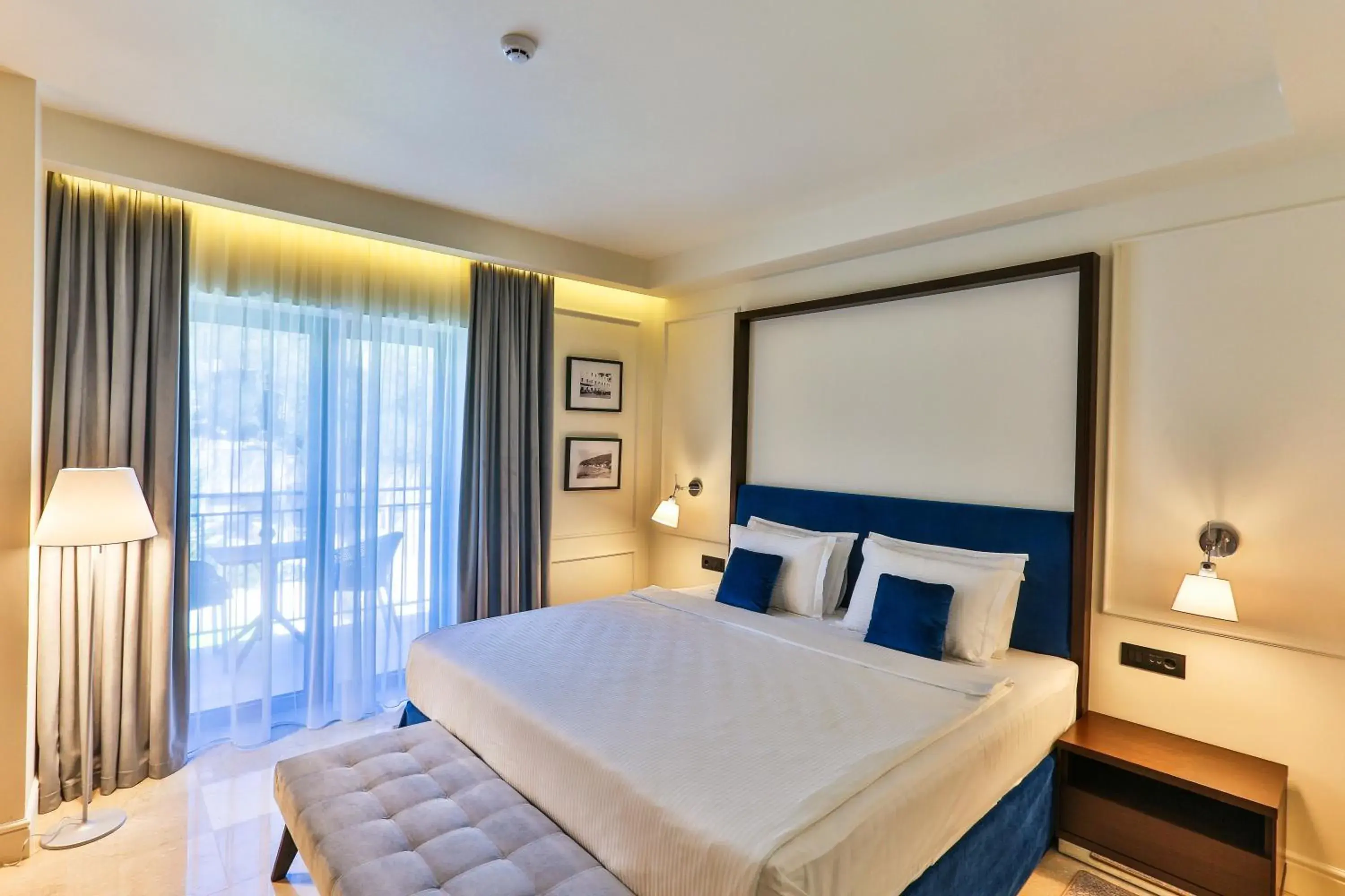 Superior Double or Twin Room with Mountain View - single occupancy in Hotel California by Aycon Superior Double or Twin Room with Mountain View - single occupancy in Hotel California by Aycon